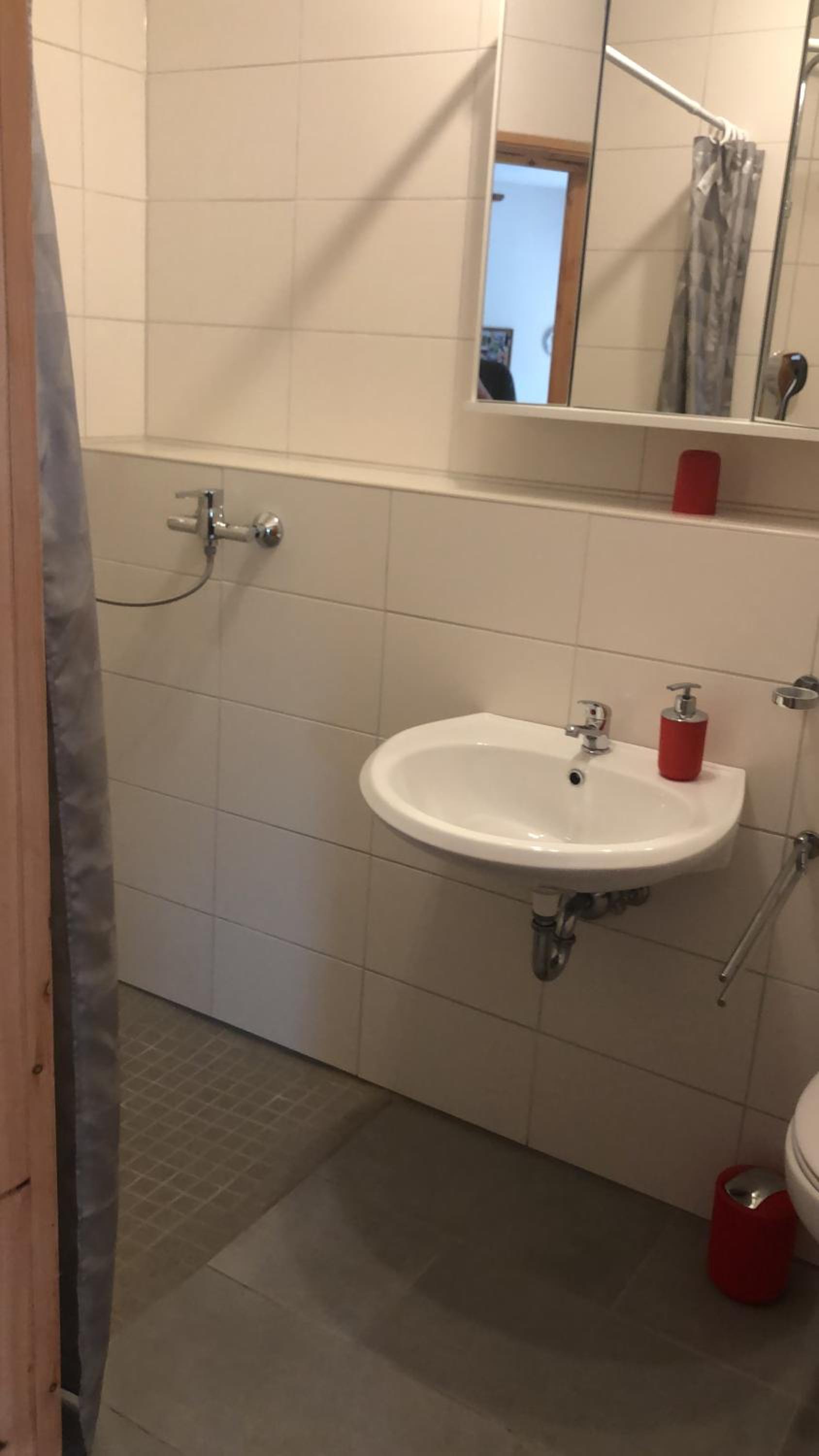 Single Room with Bathroom photo 2