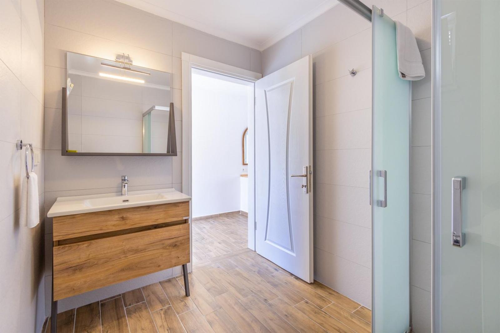Standard Double Room - Photo 2