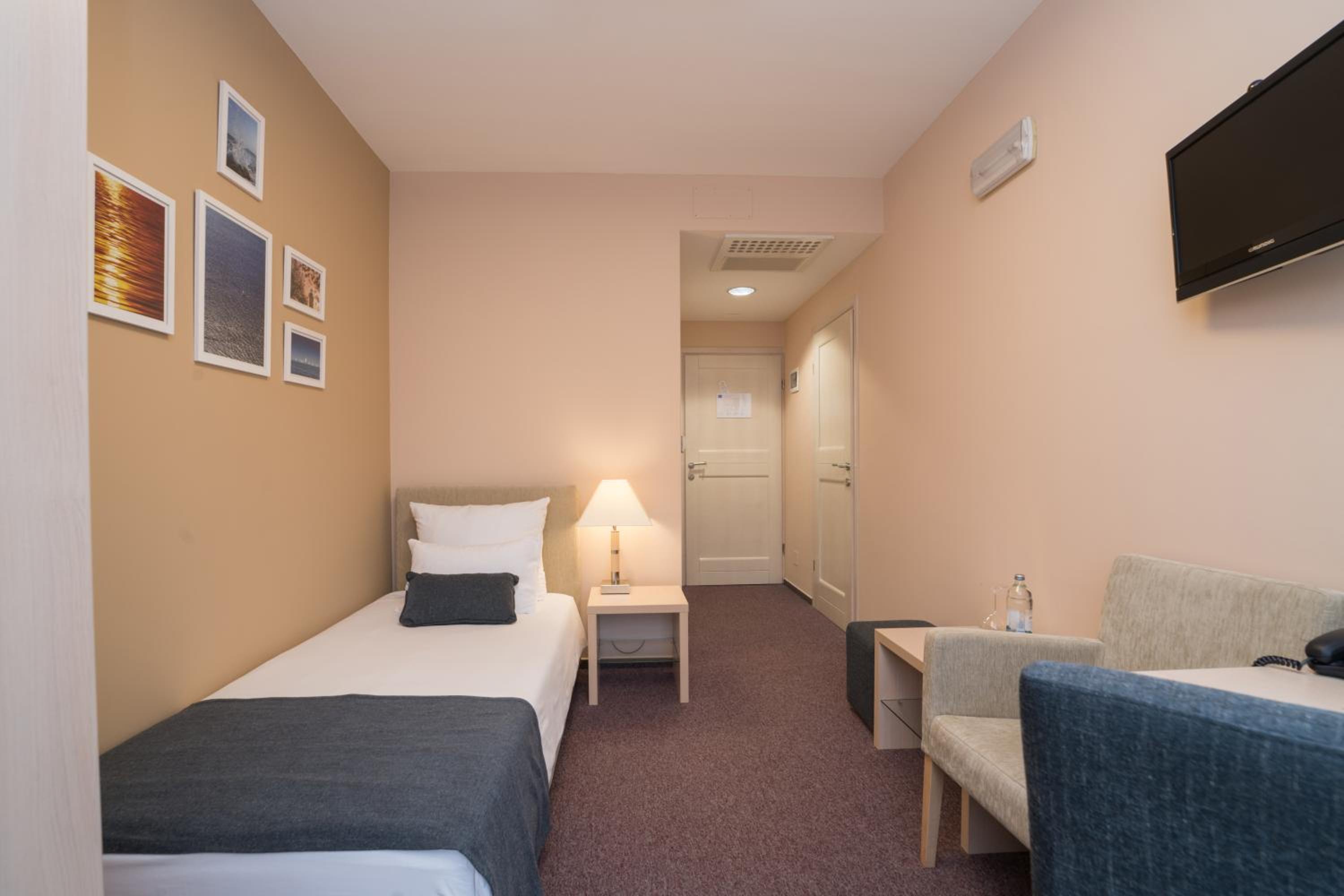 Single Room photo 1