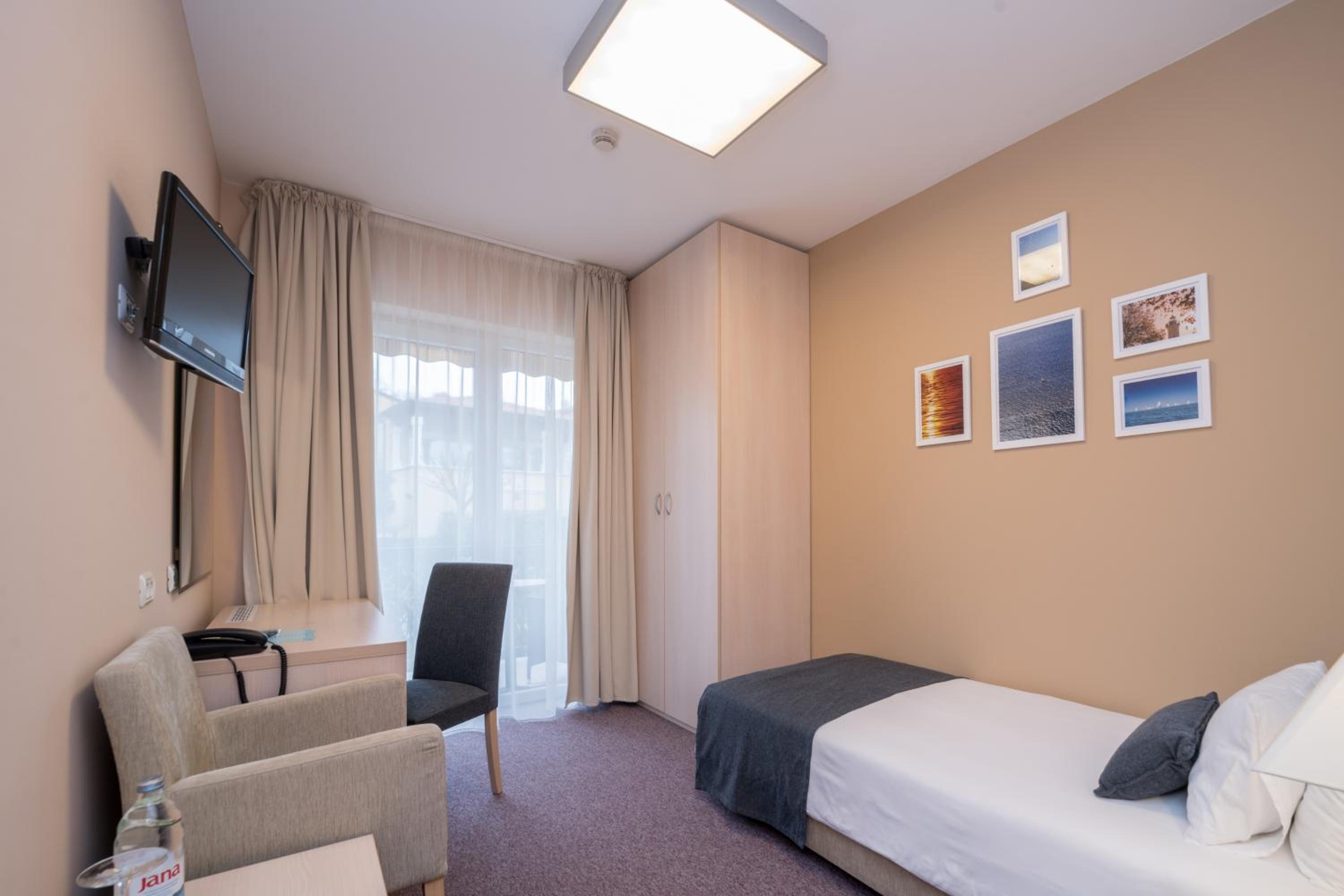 Single Room photo 2