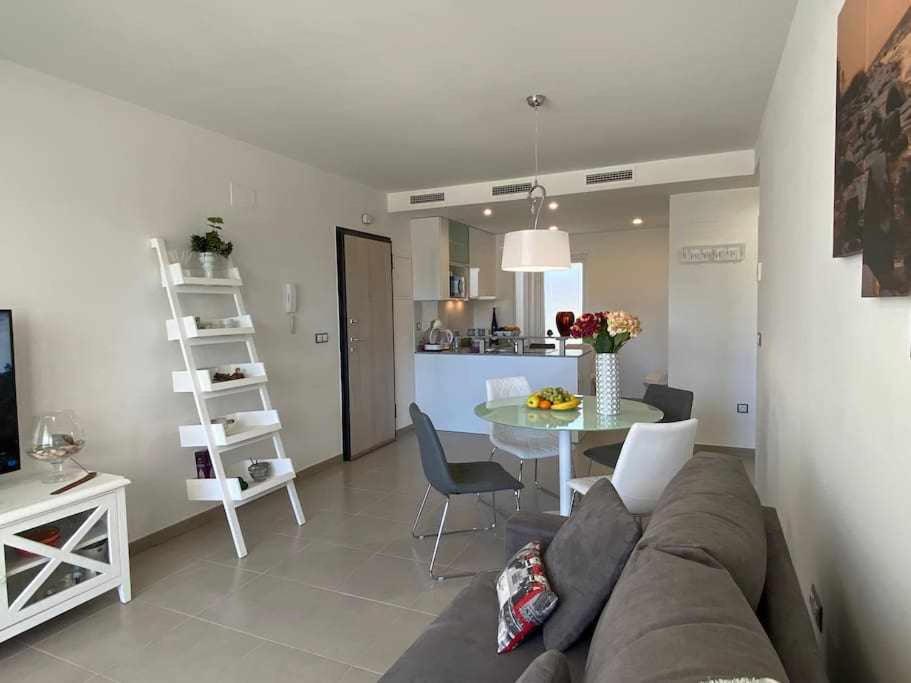 Apartamento con vista a la piscina