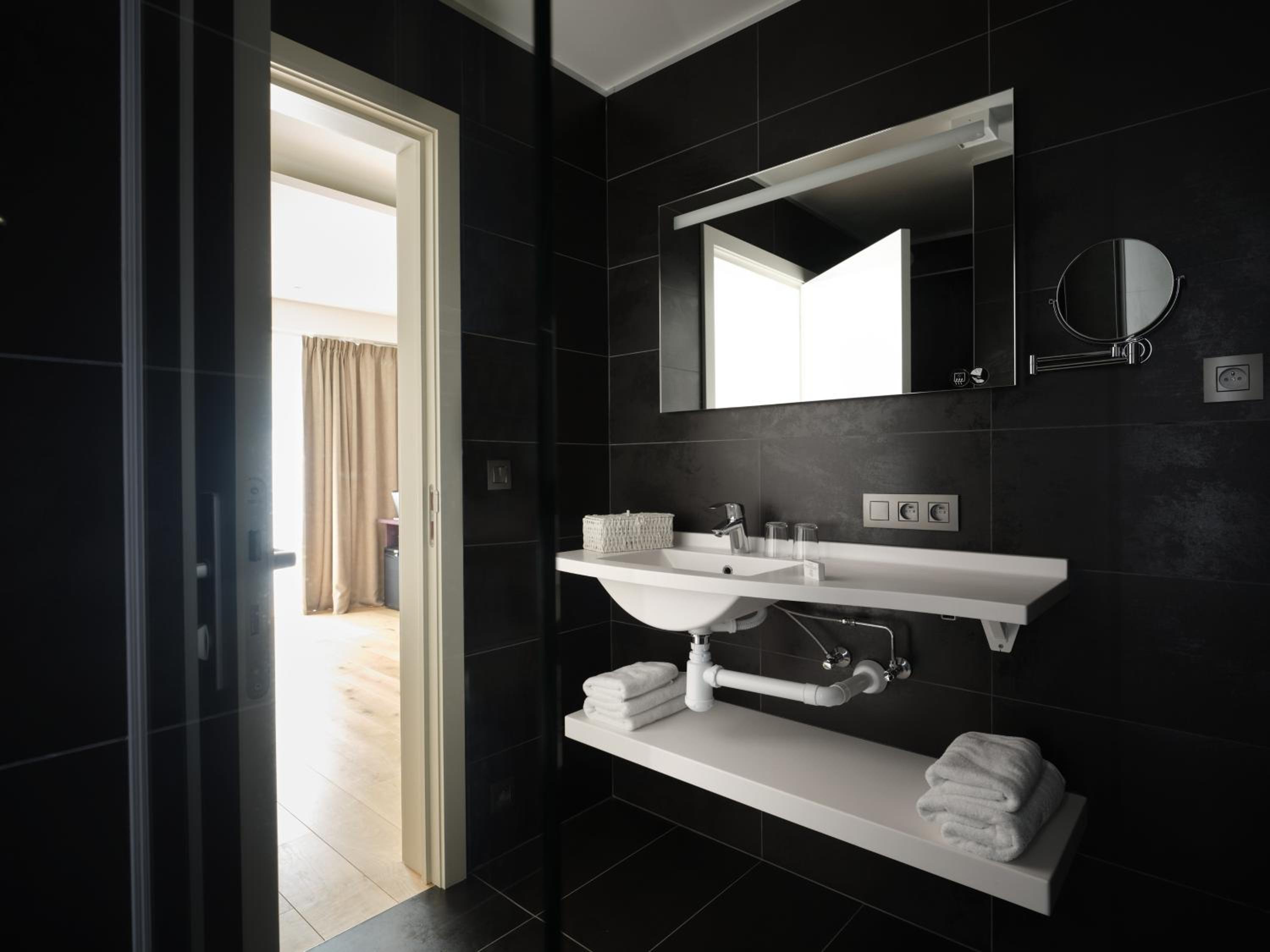 Double Room - Photo 11
