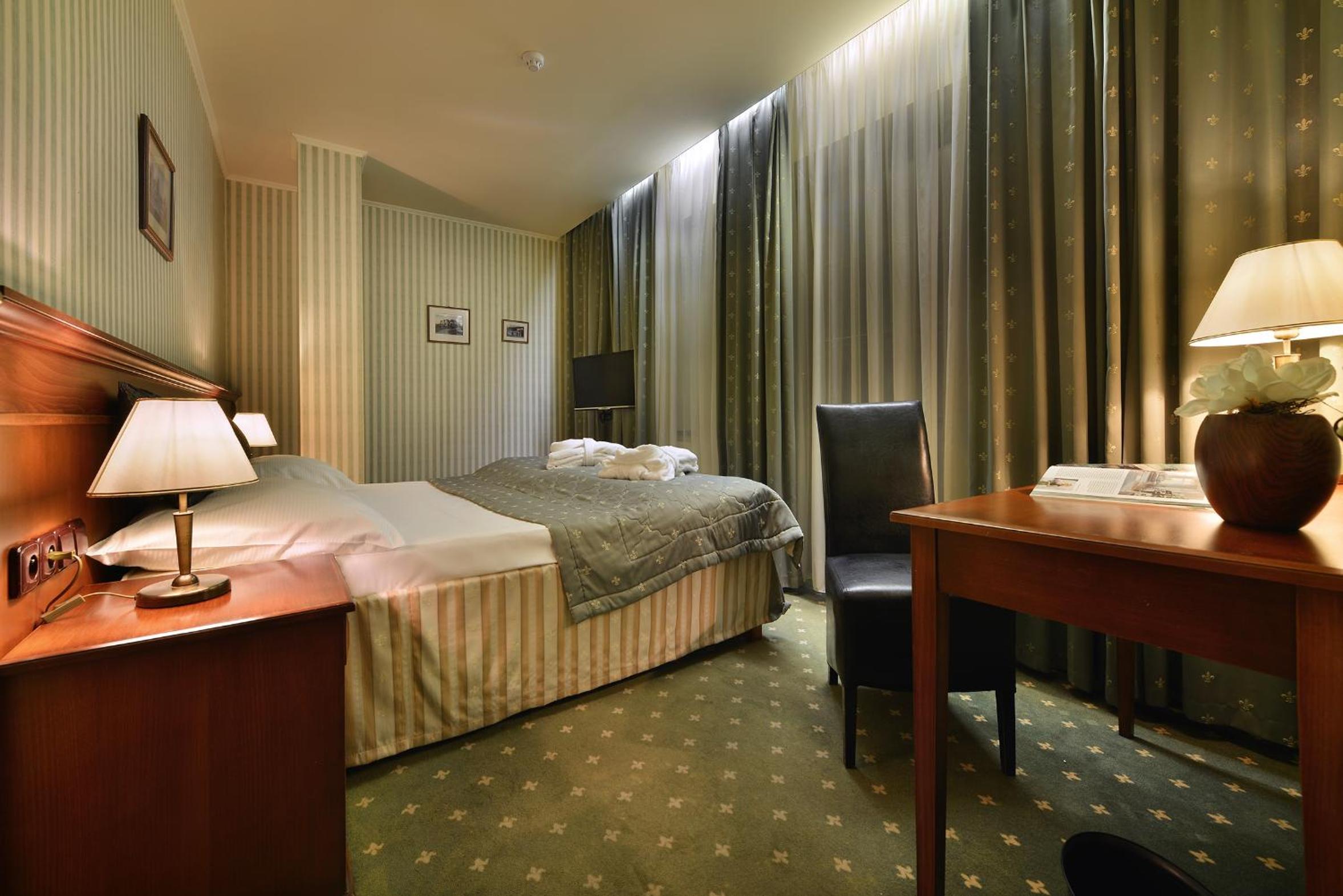 Deluxe Triple Room with Balcony or Terrace photo 3