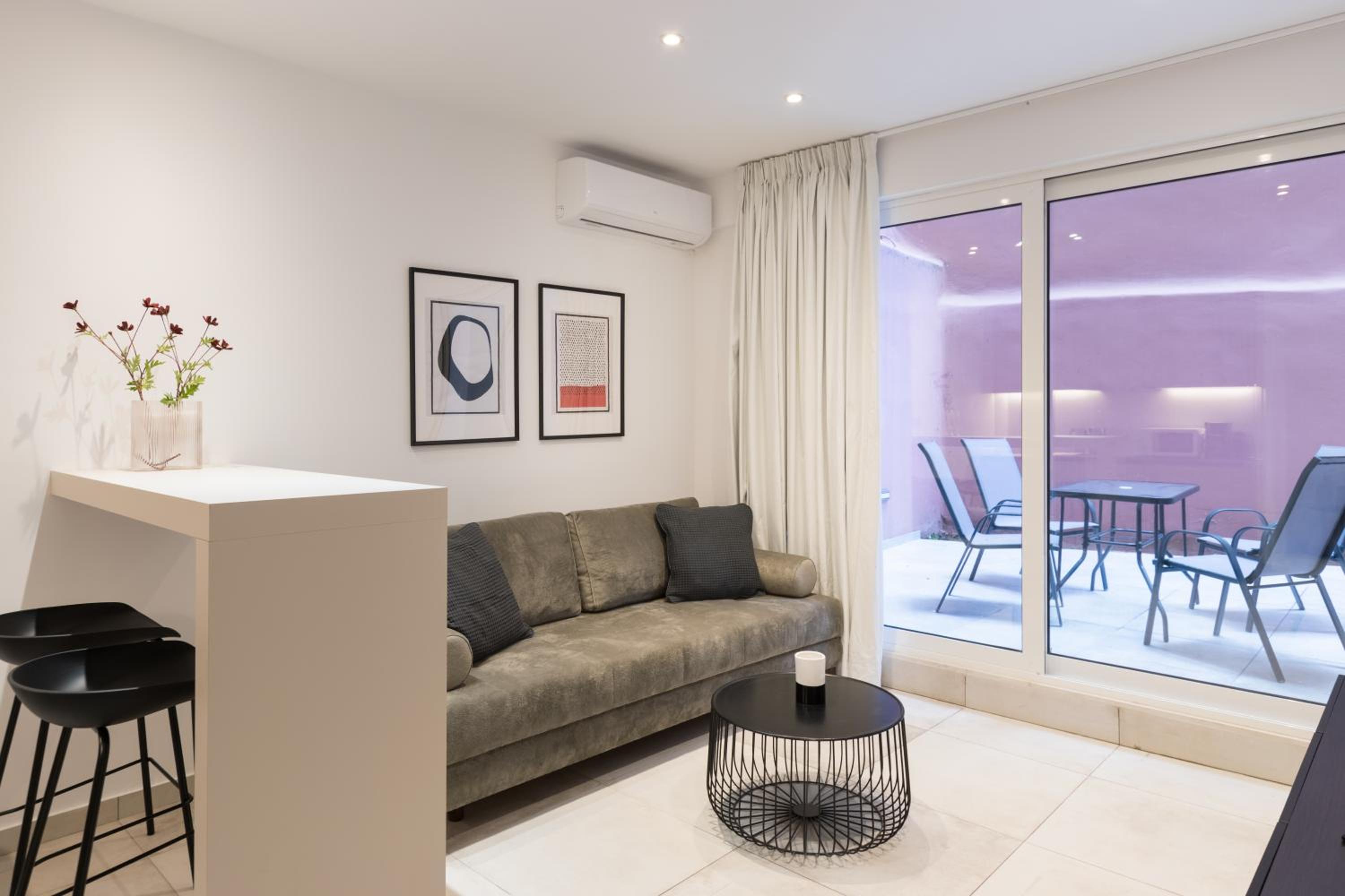 One-Bedroom Apartment