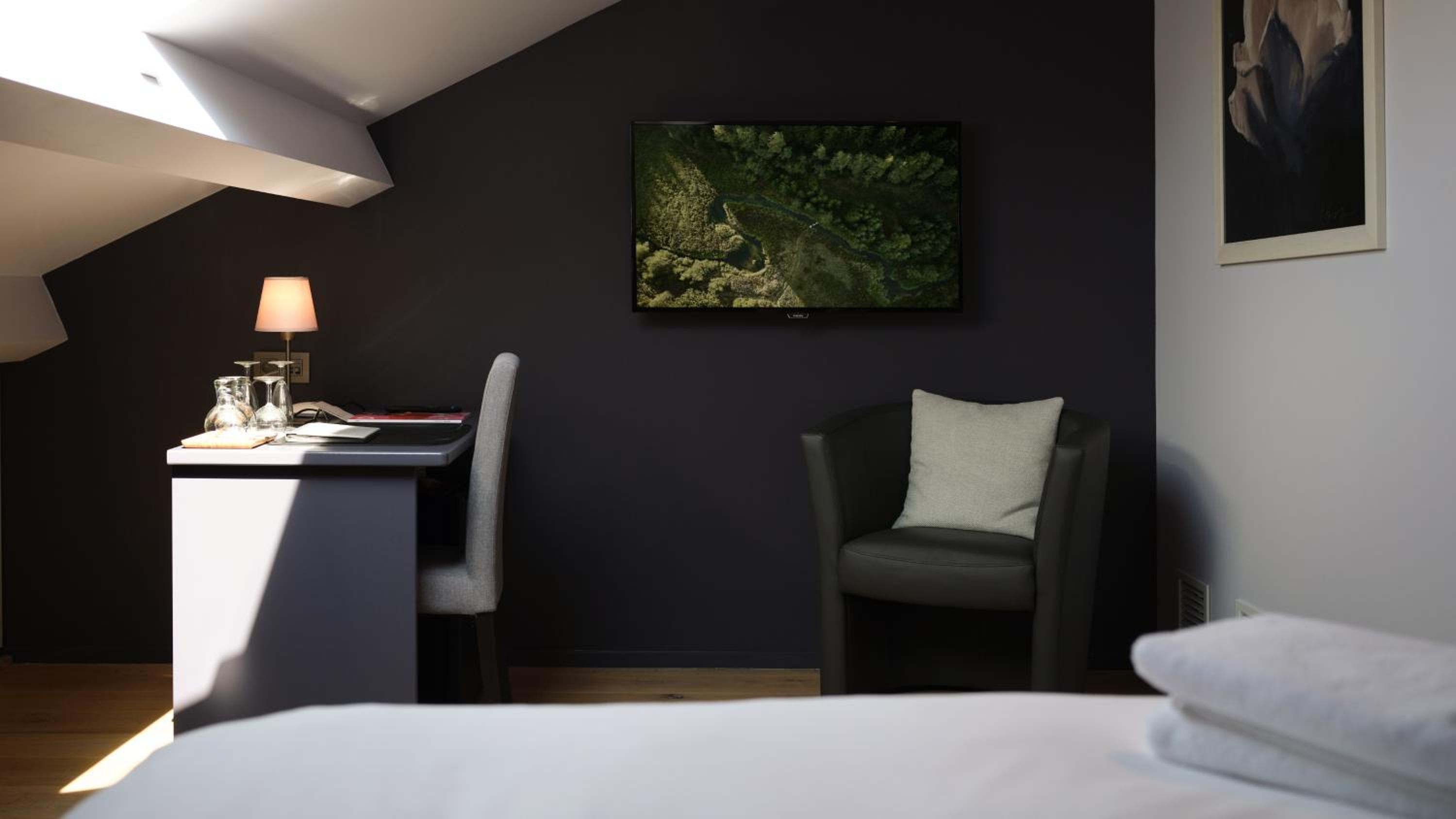 Double Room - Photo 6