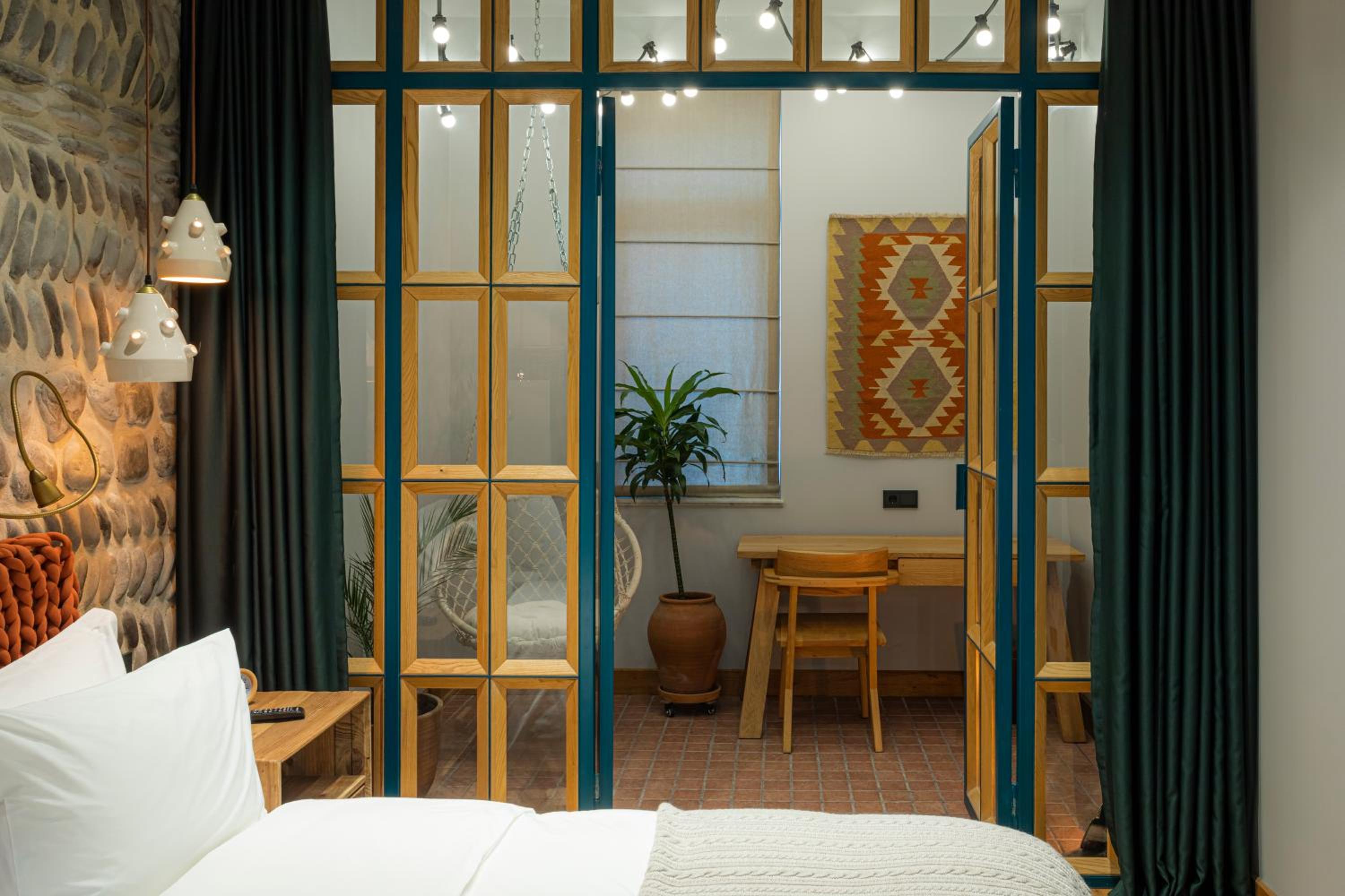 Deluxe Double or Twin Room - Photo 6