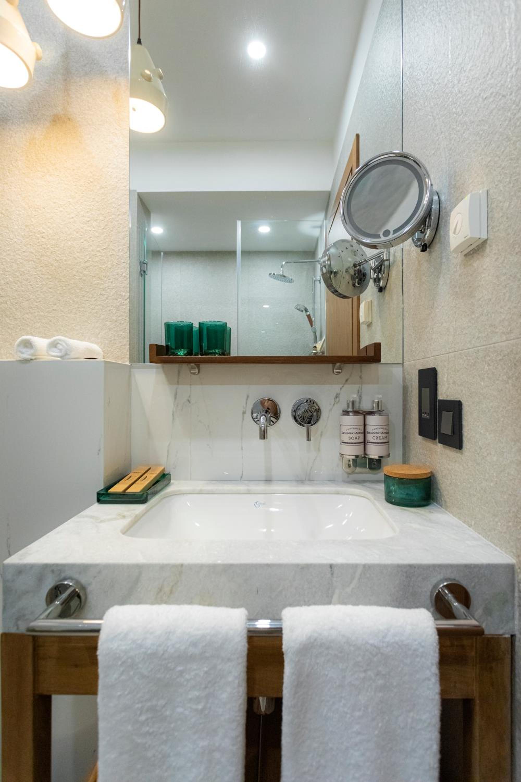 Standard Double or Twin Room - Photo 4