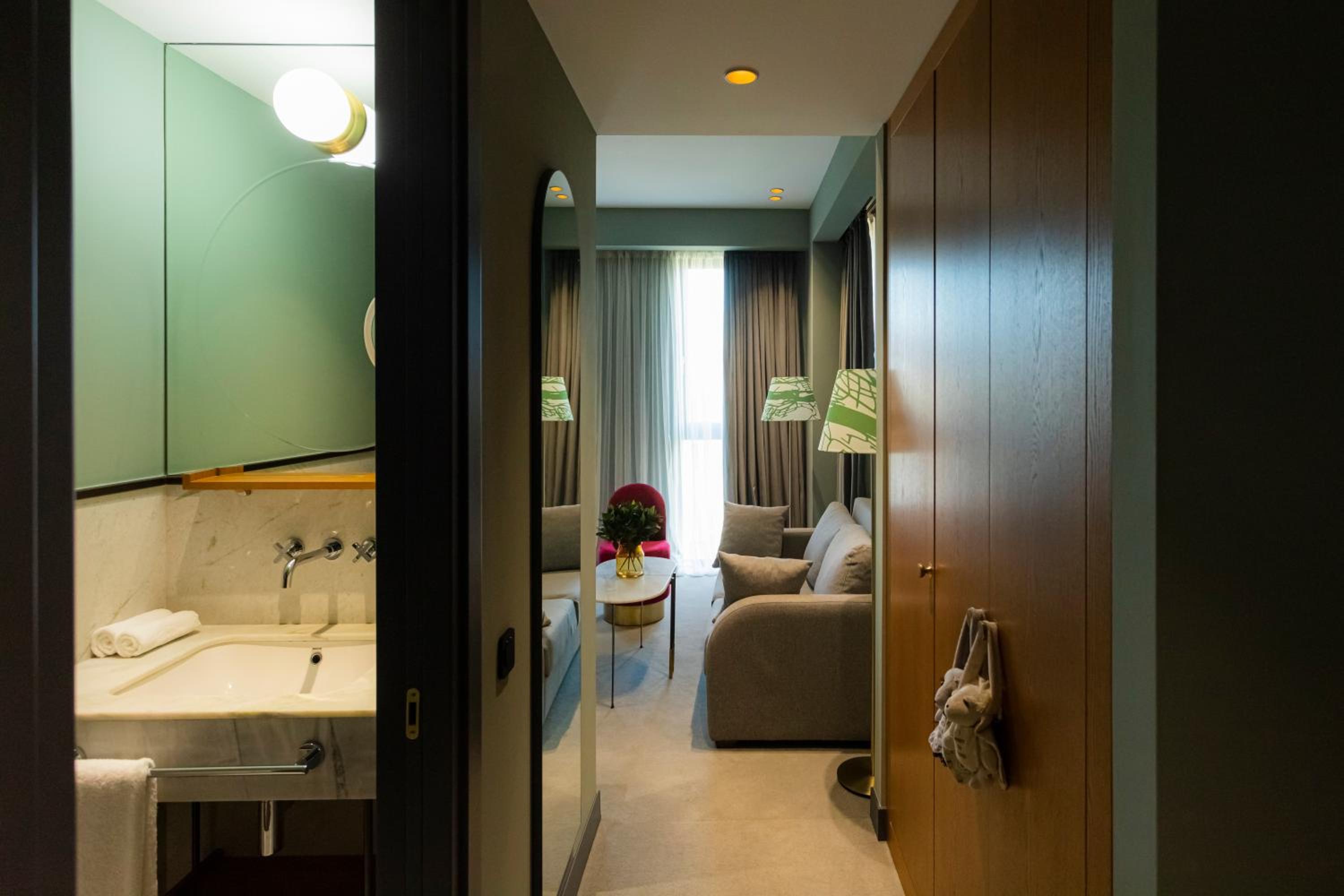 Suite - Photo 7