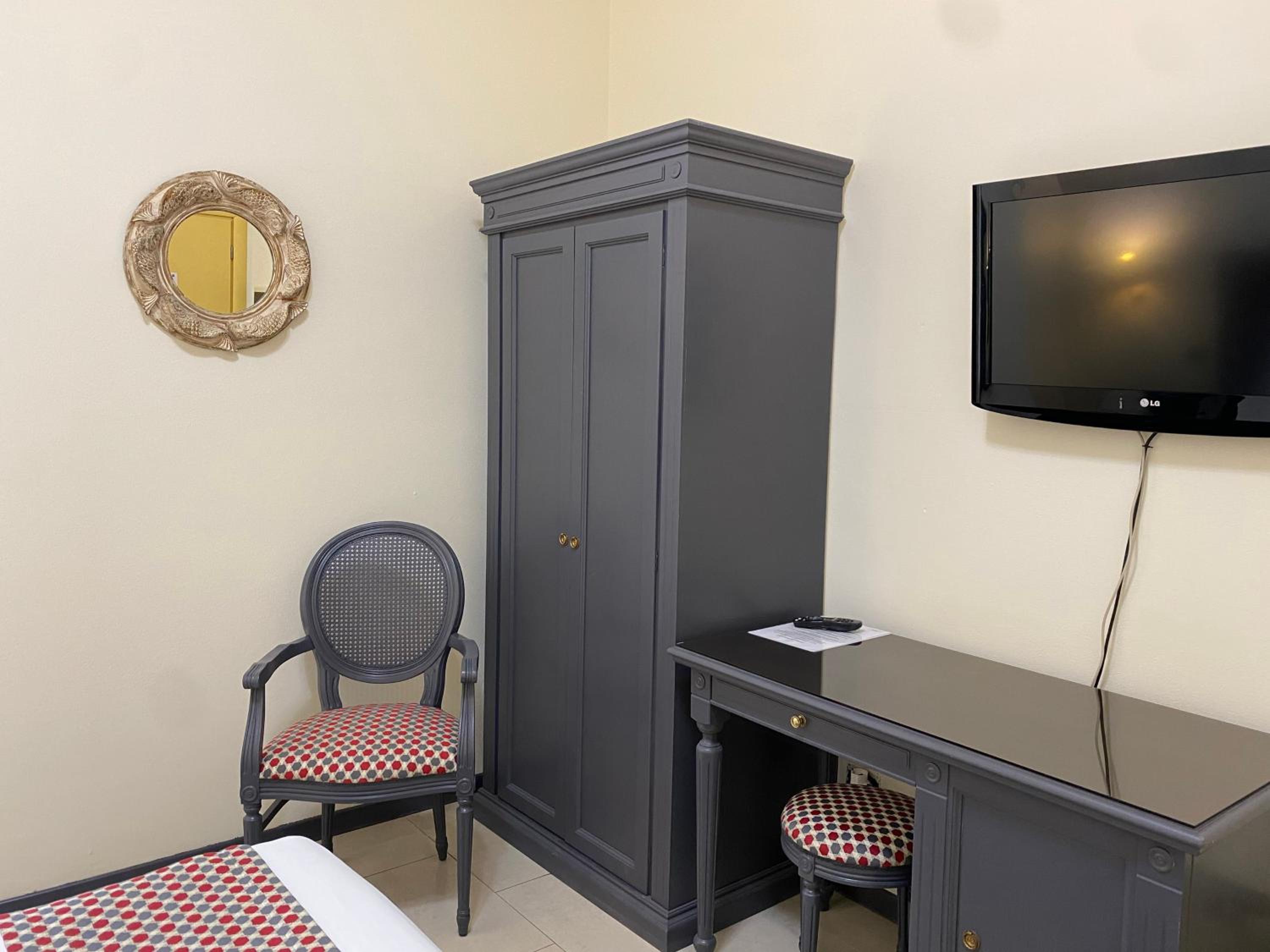 Superior Double Room with Lake View - Photo 3