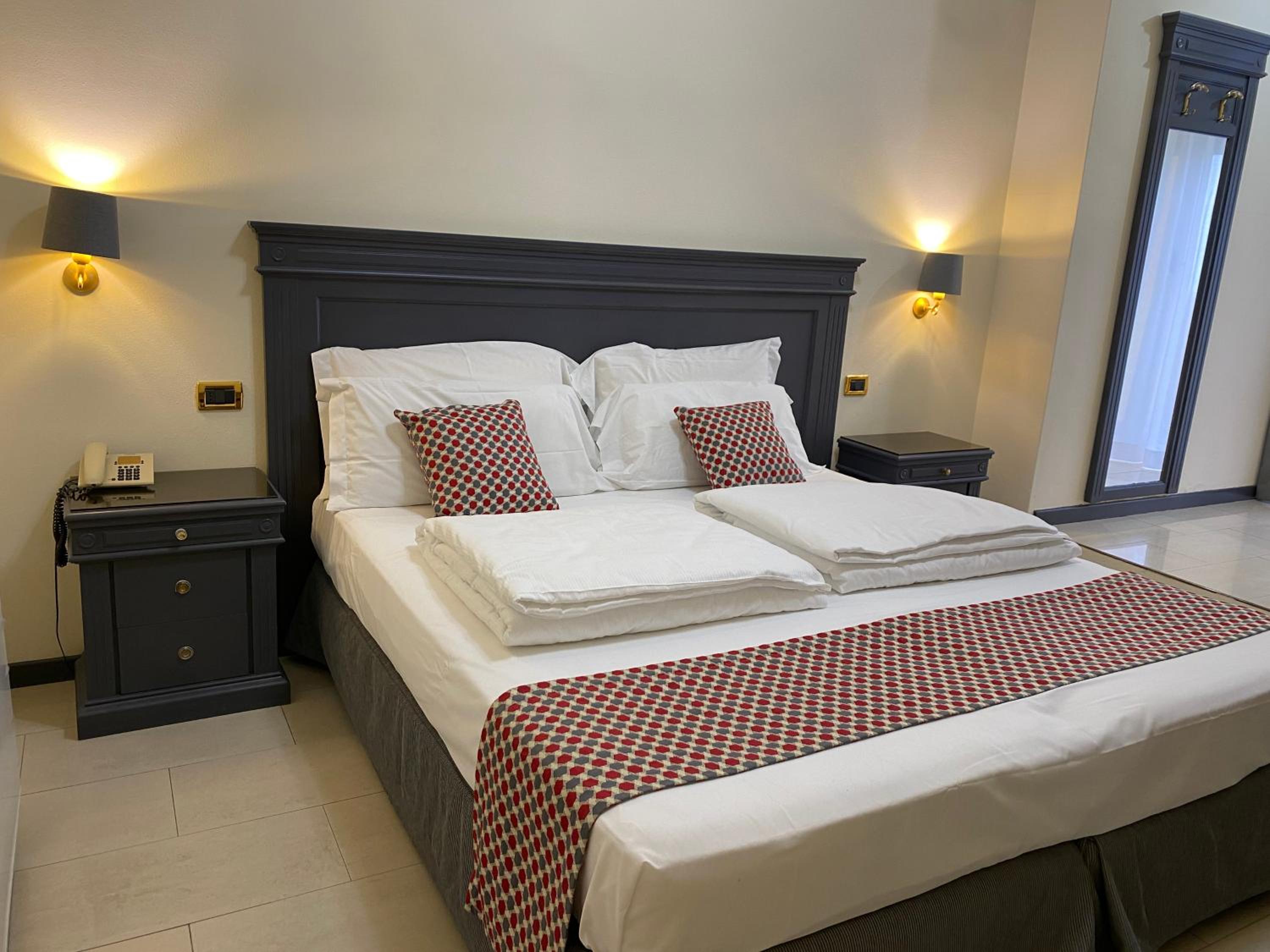 Superior Double Room with Lake View - Photo 1