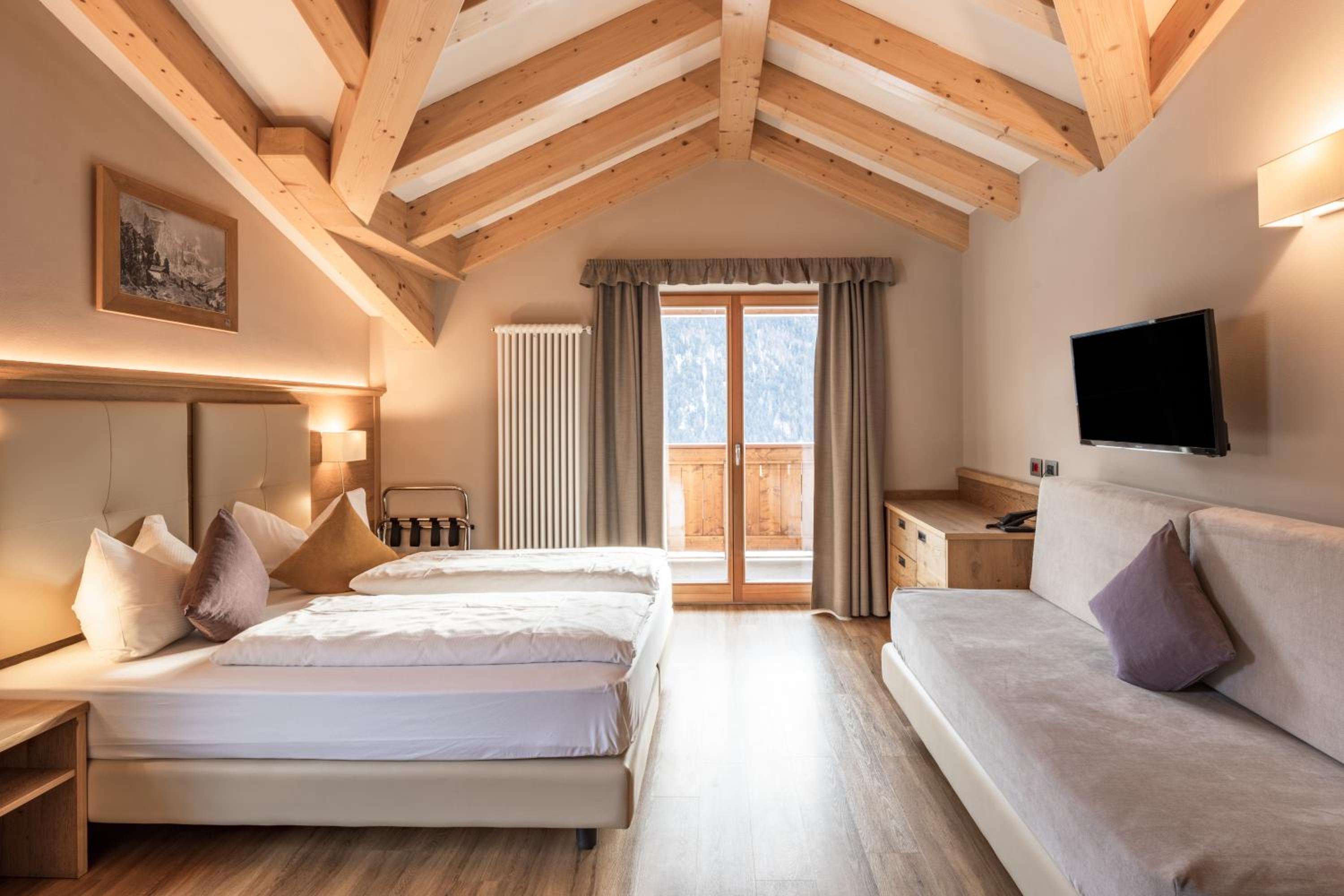 Double or Twin Room with Mountain View photo 1