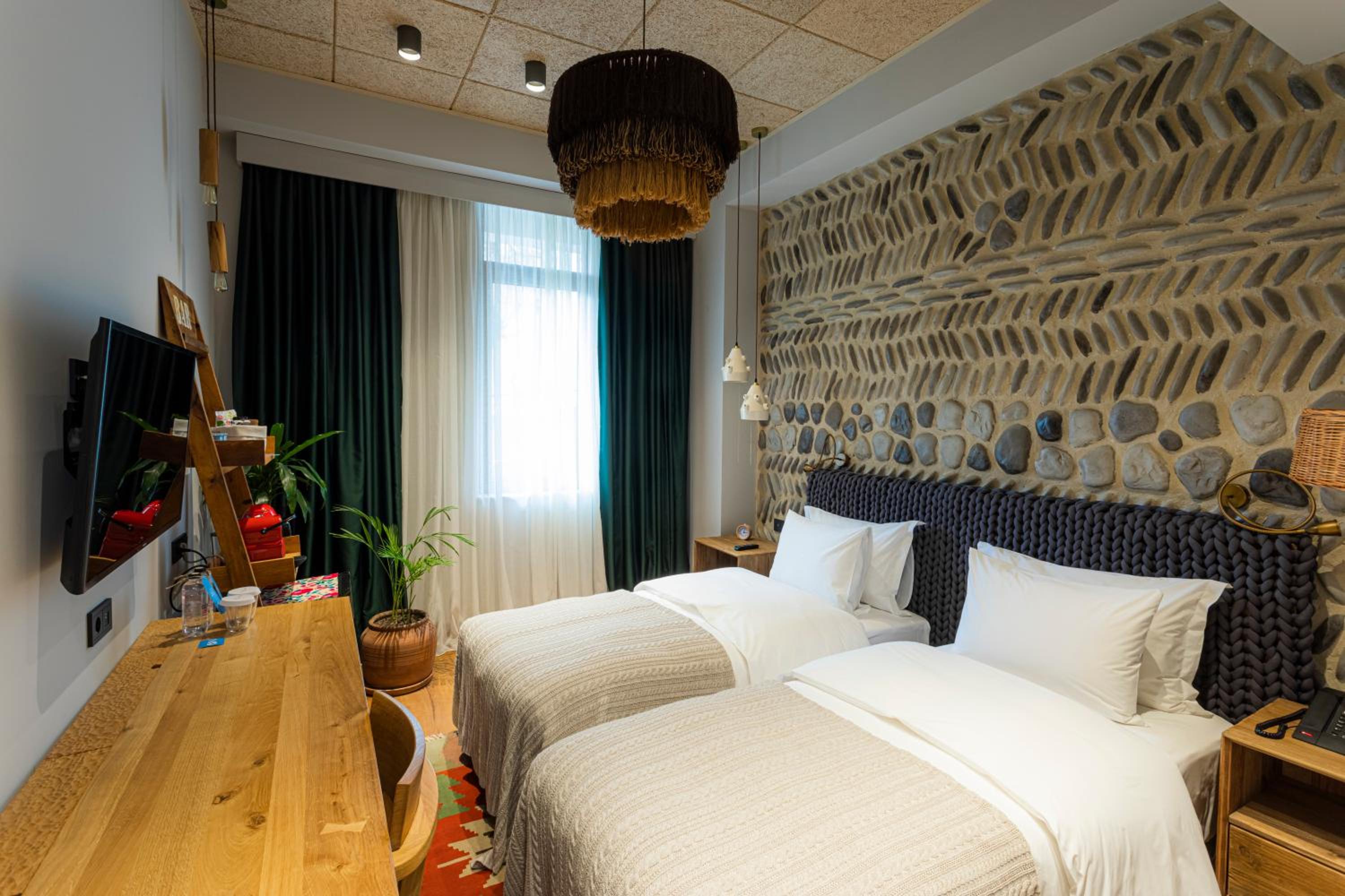 Standard Double or Twin Room - Photo 6