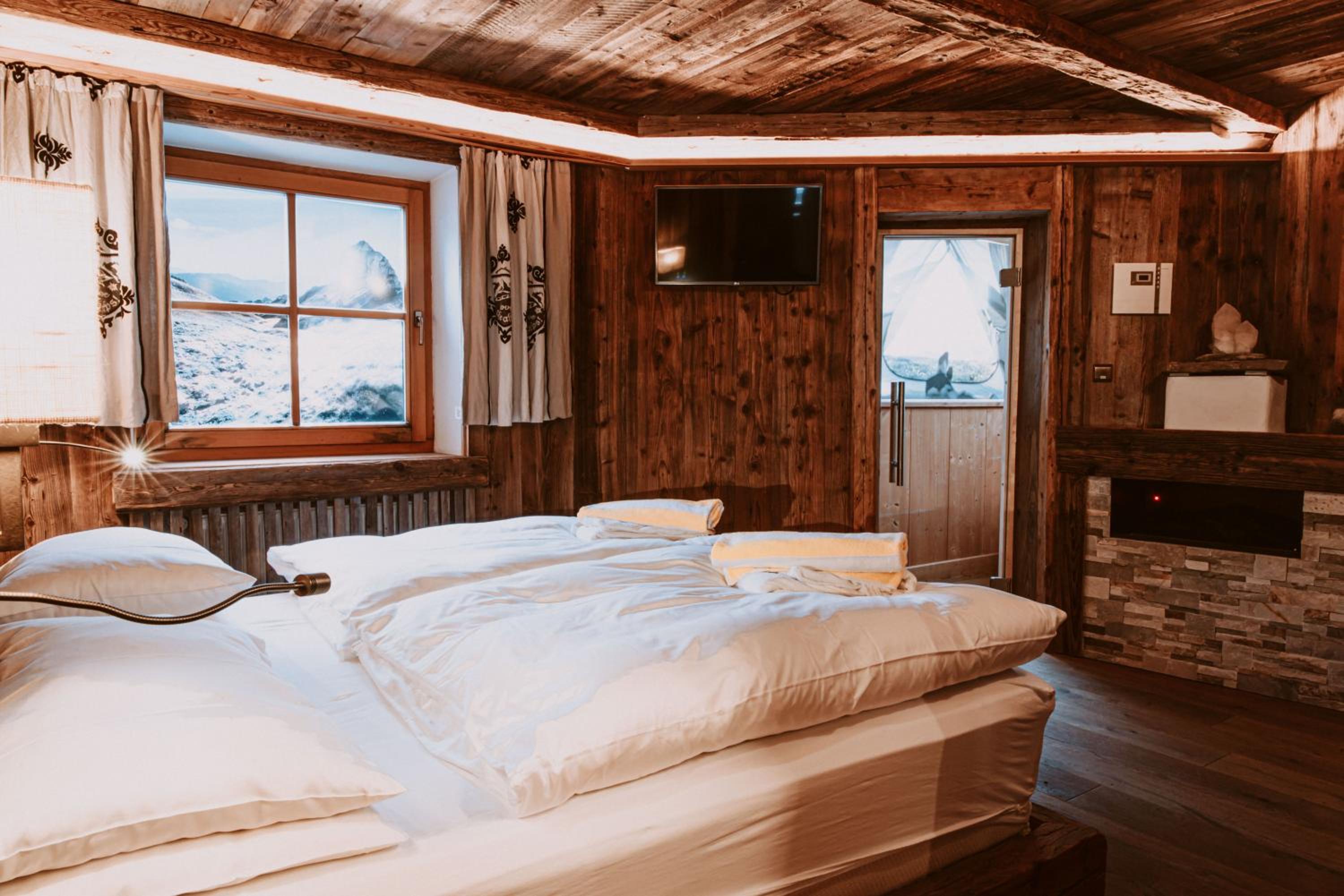Suite with Hot Tub