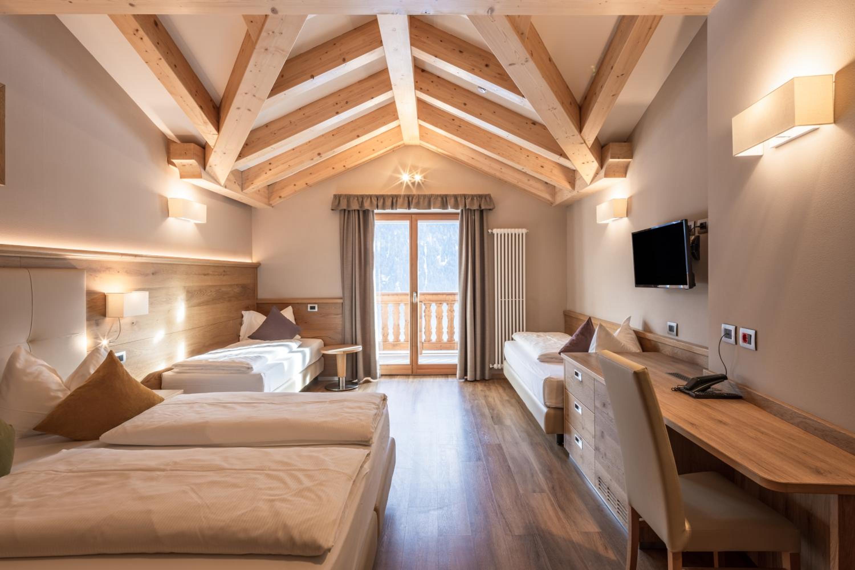 Quadruple Room with Mountain View photo 1