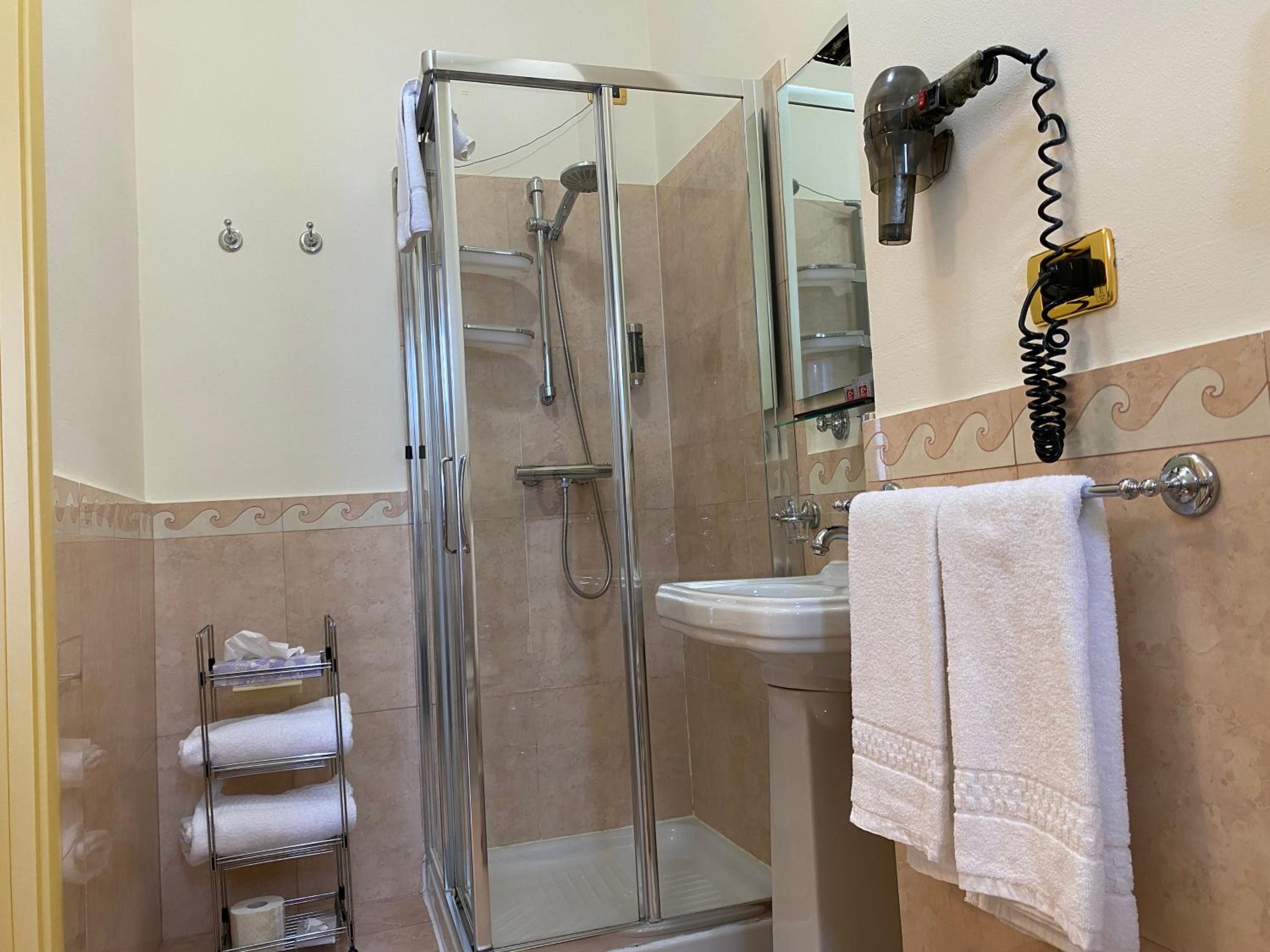 Superior Double Room with Lake View - Photo 7