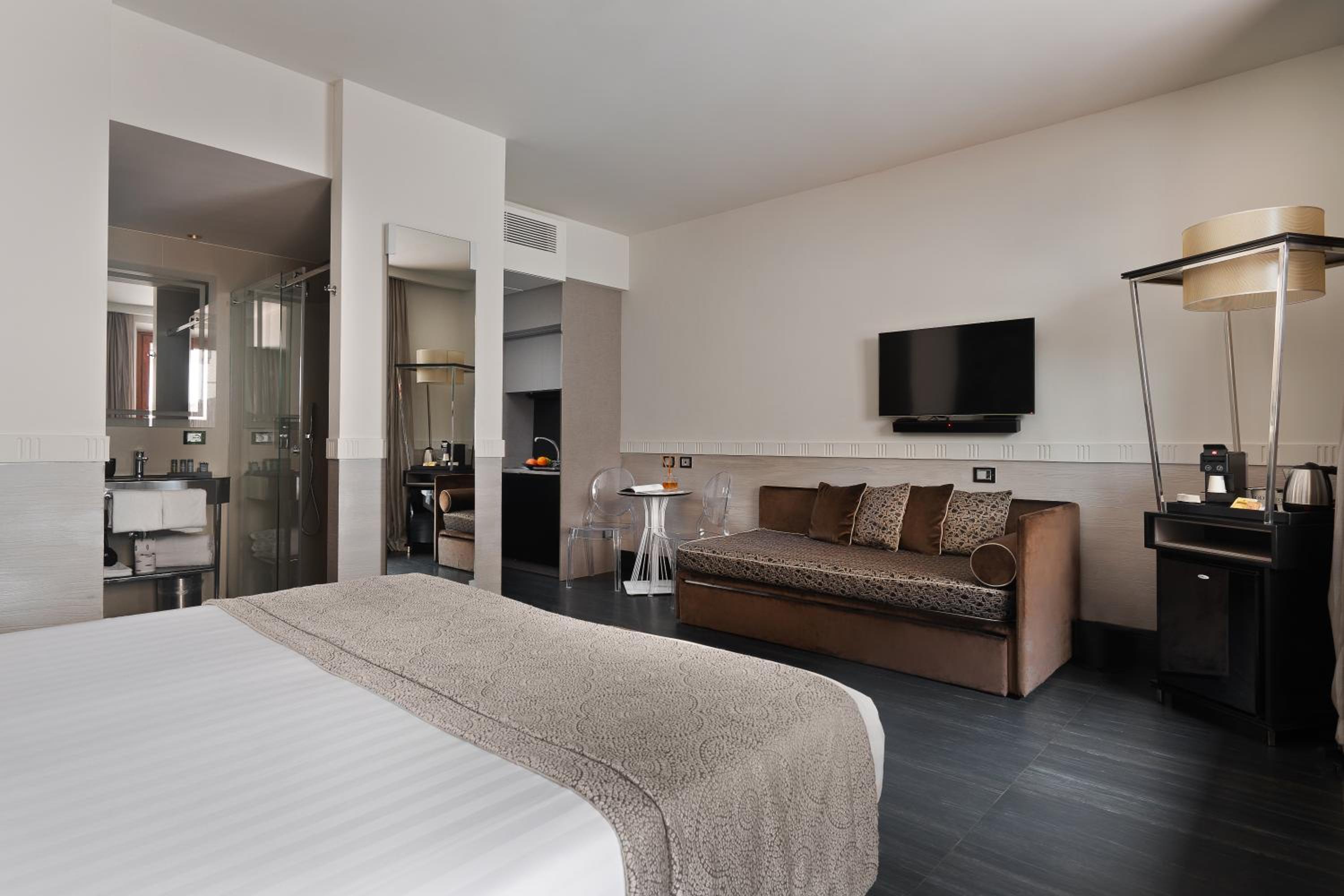 Suite (6 Adults) photo 2