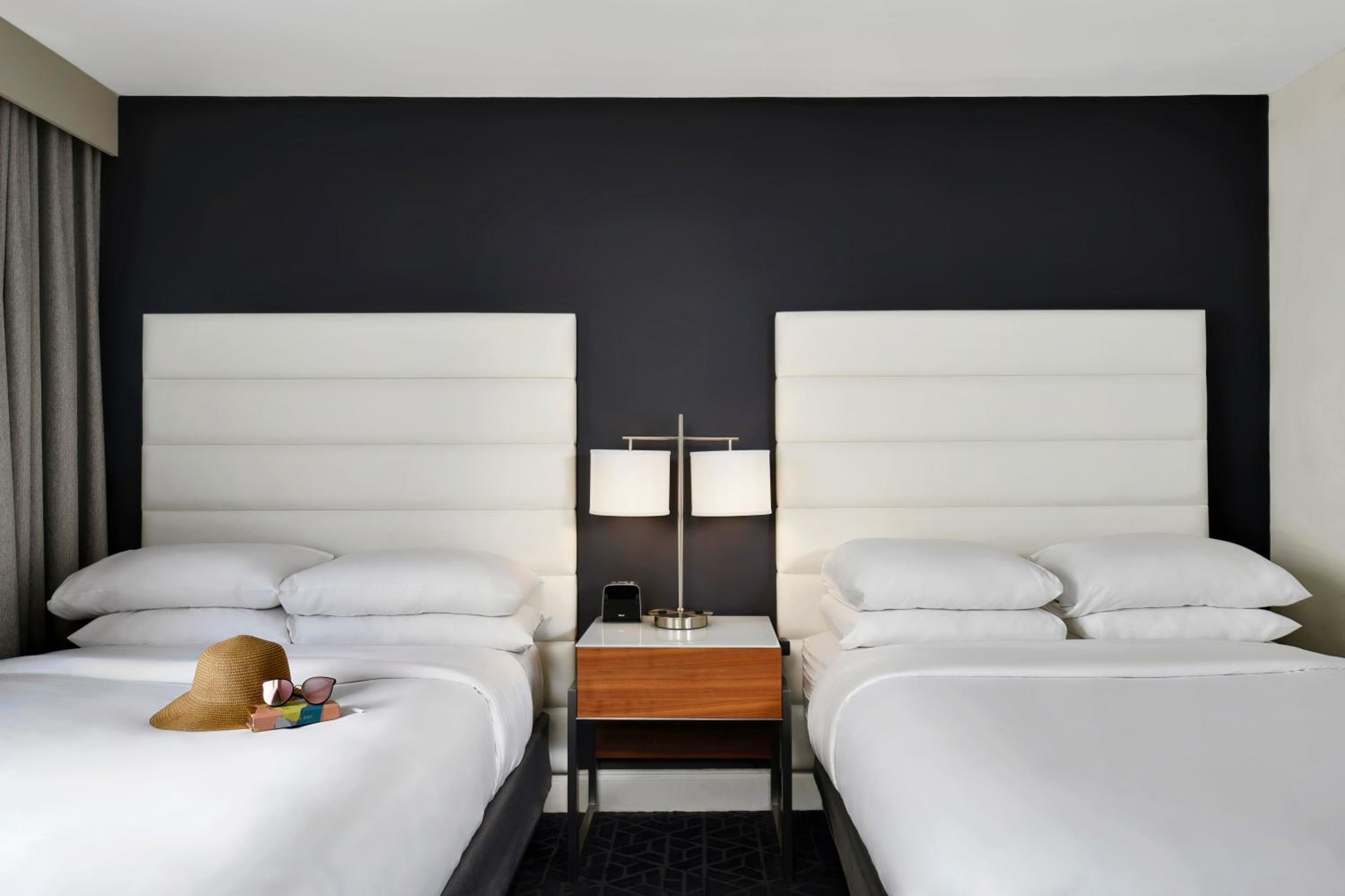 Double Room with City View - Photo 4