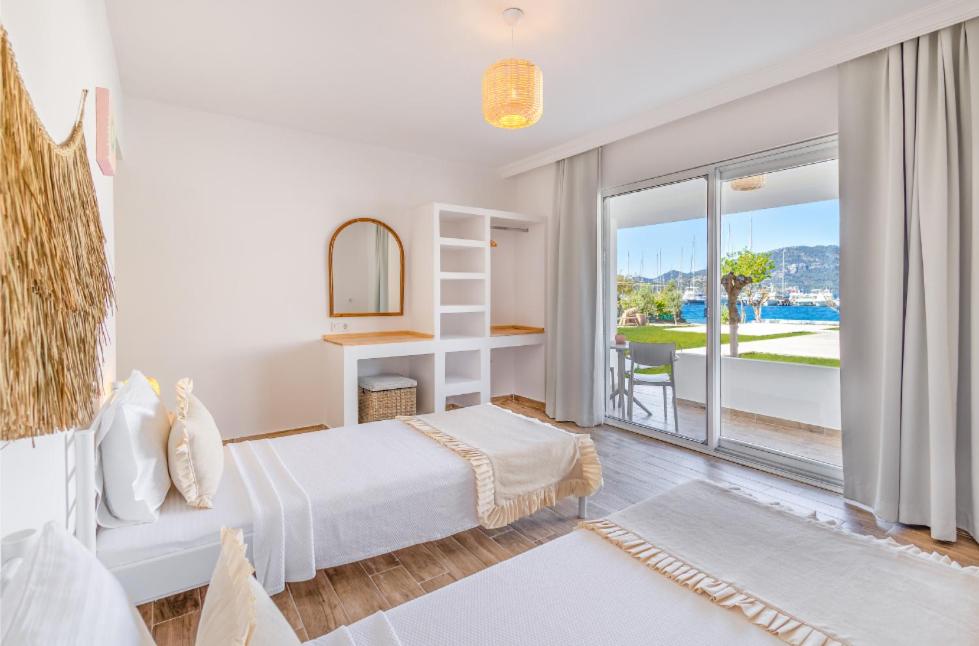 Family Room with Sea View - Photo 1