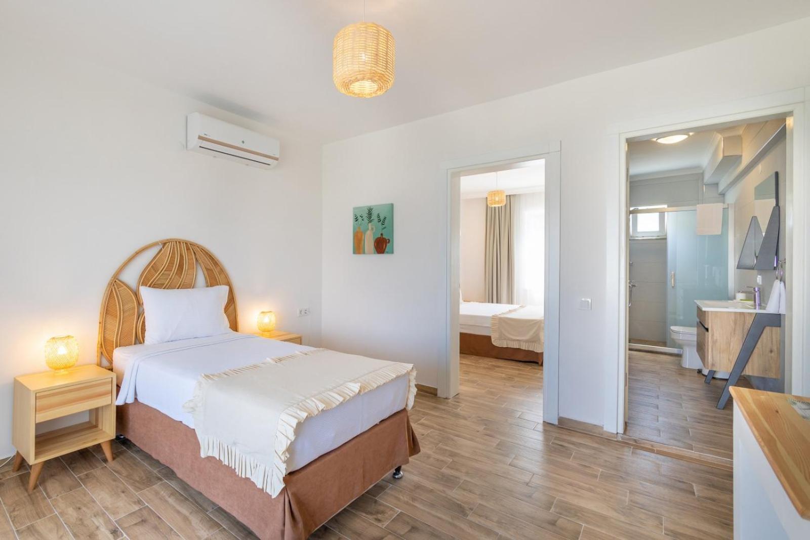 Family Room with Sea View - Photo 3