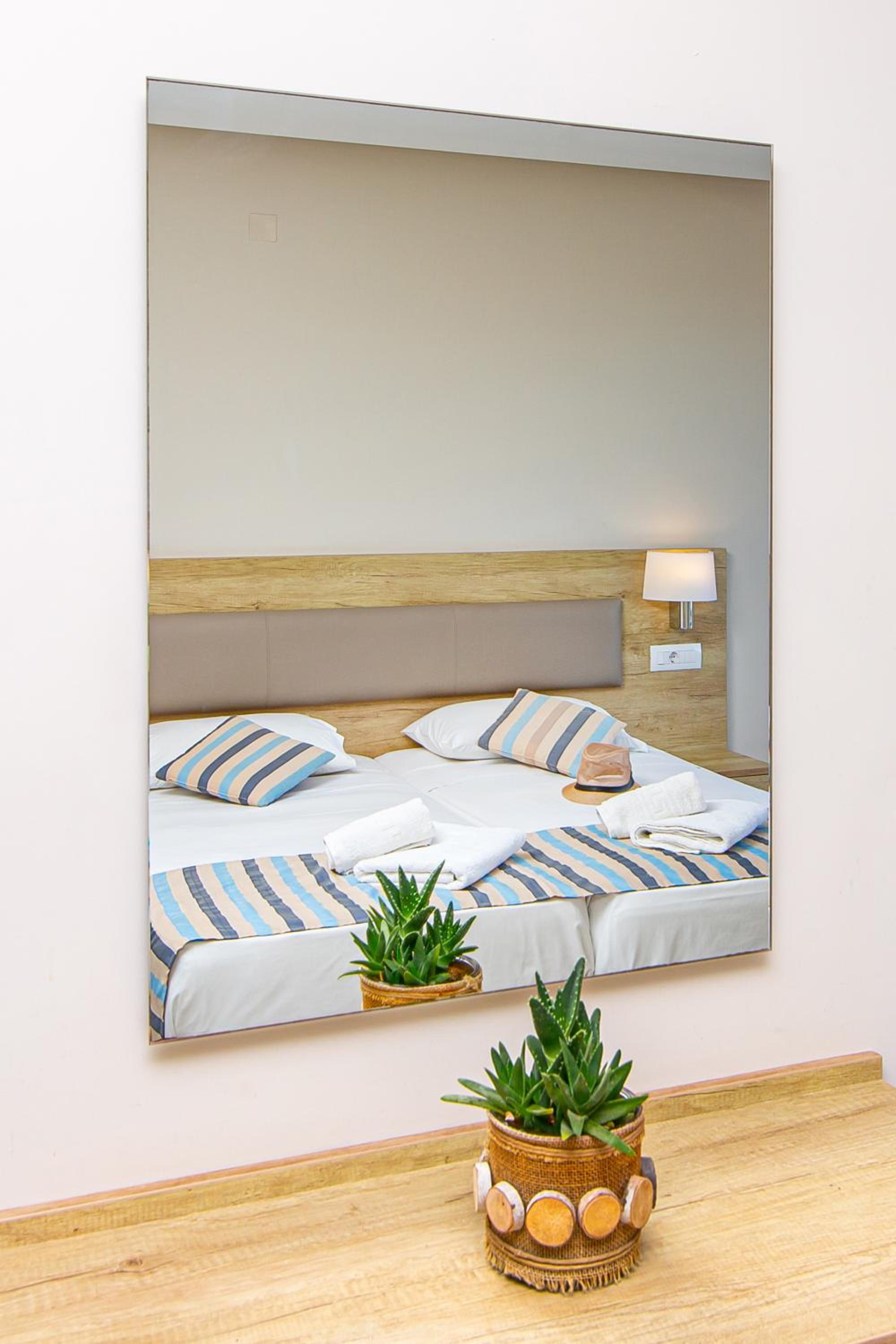 Superior Triple Studio with Sea View - Photo 9