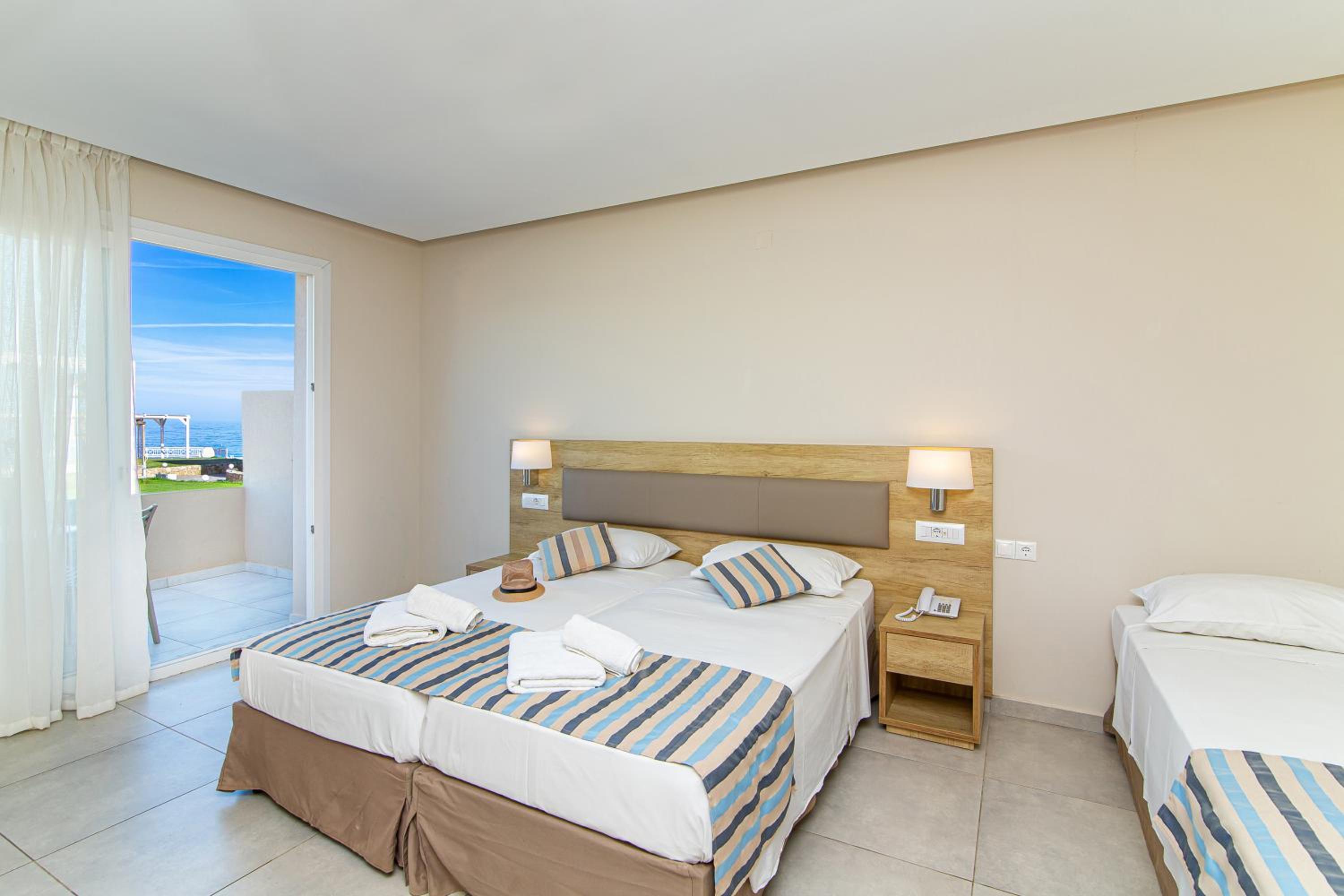 Superior Triple Studio with Sea View - Photo 1