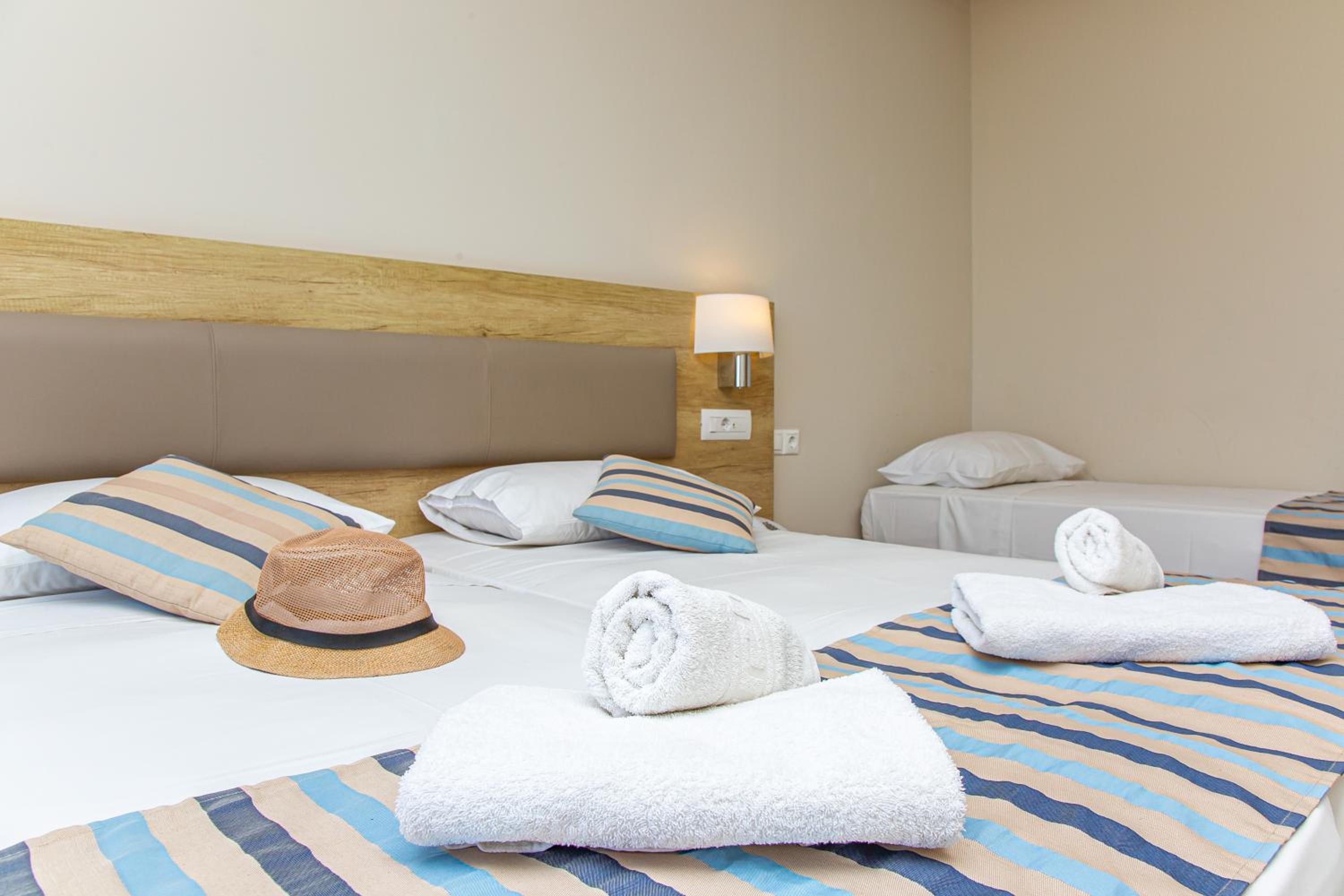 Superior Triple Studio with Sea View - Photo 7