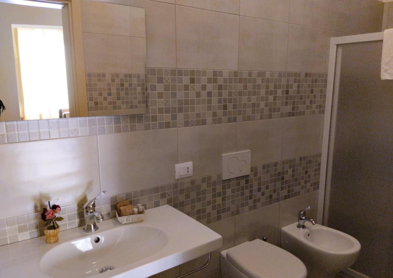 Triple Room with Bathroom - Photo 14