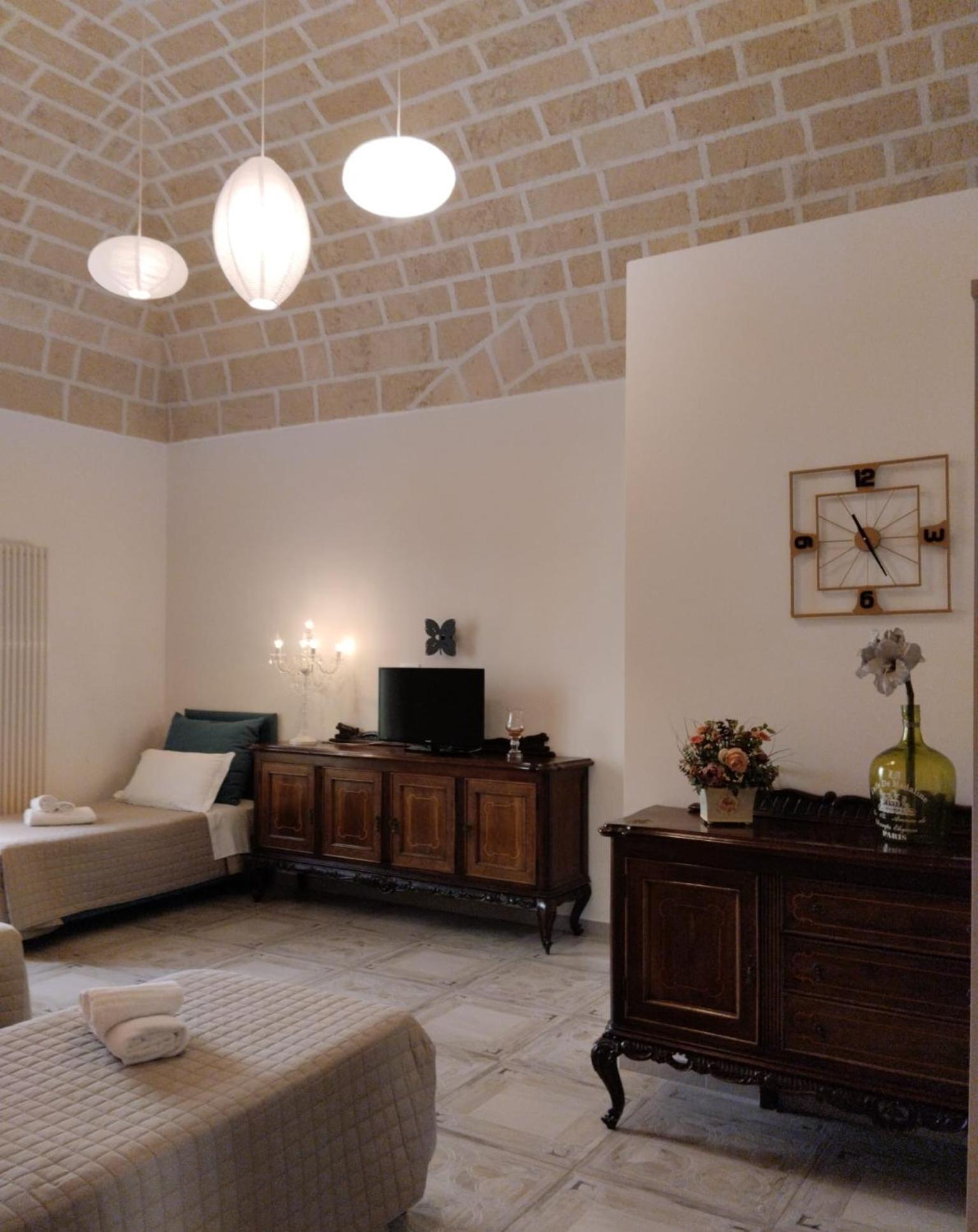Quadruple Room with Private Bathroom - Photo 9