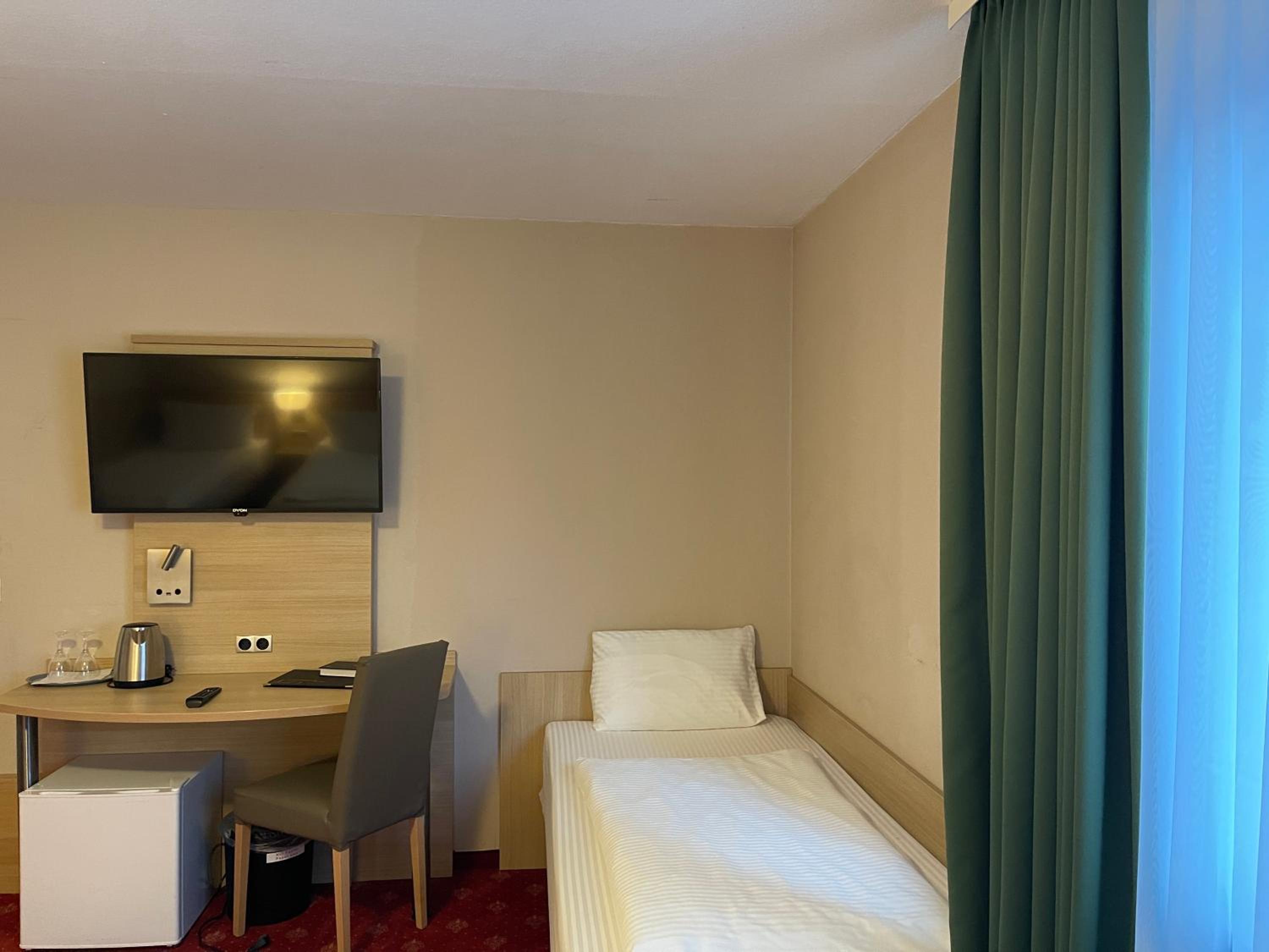 Single Room - Photo 1