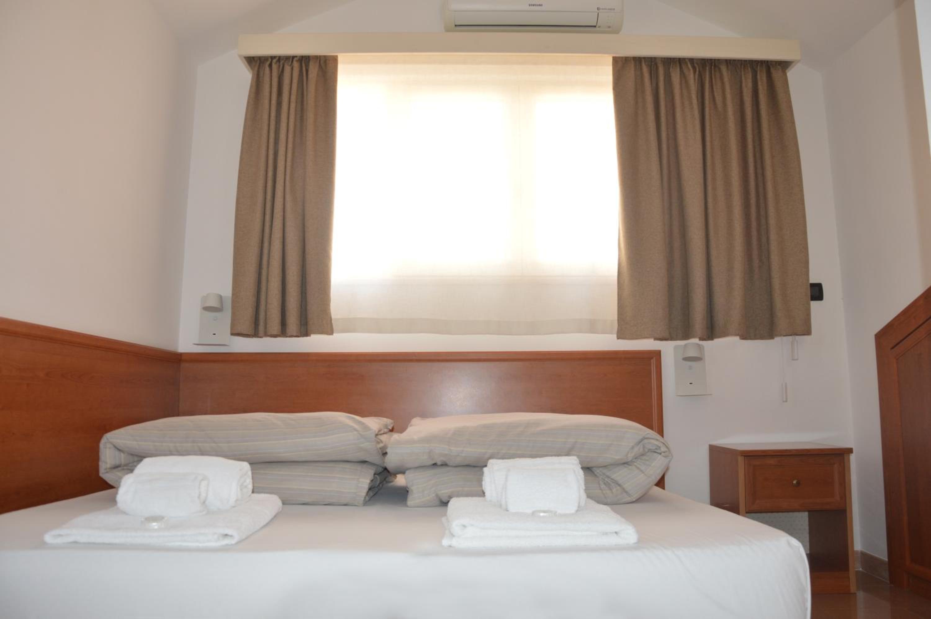 Double or Twin Room with Sea View