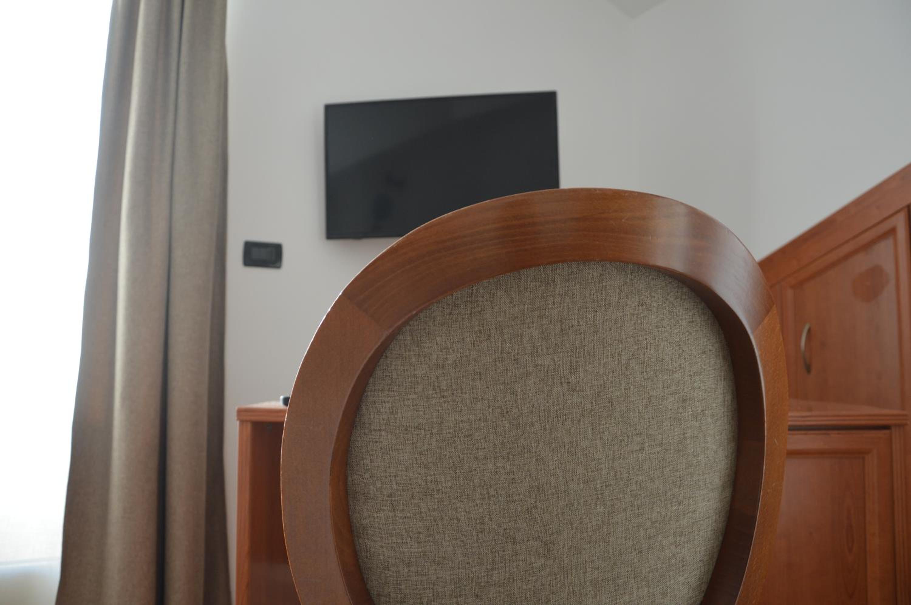 Double or Twin Room - Photo 4