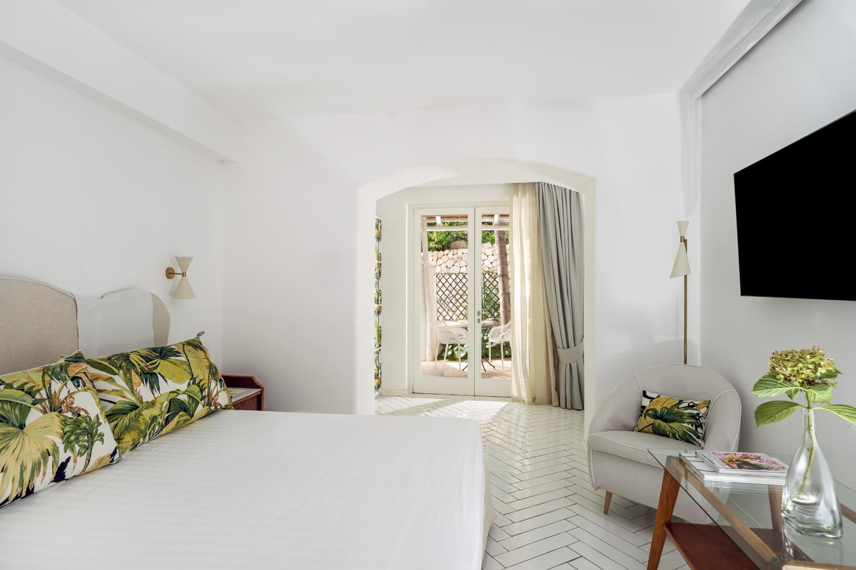 Superior Room with Terrace and Garden View