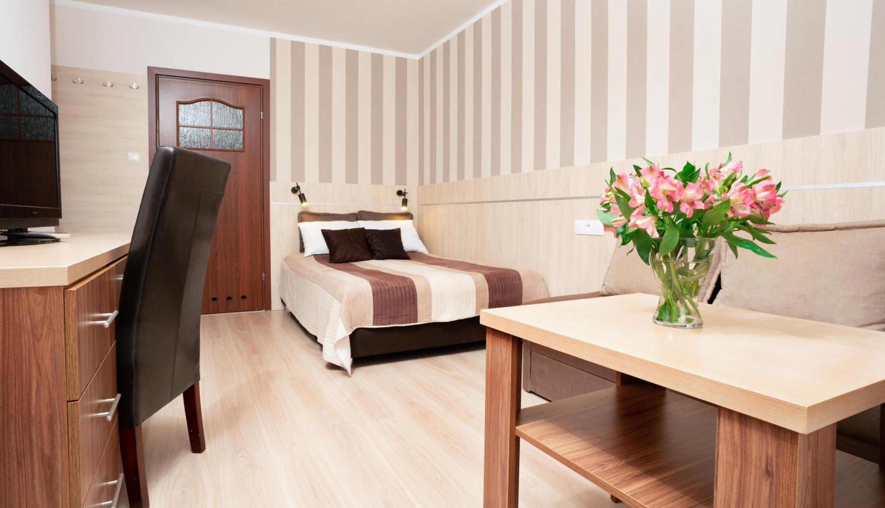 Double or Twin Room with Balcony - Photo 3