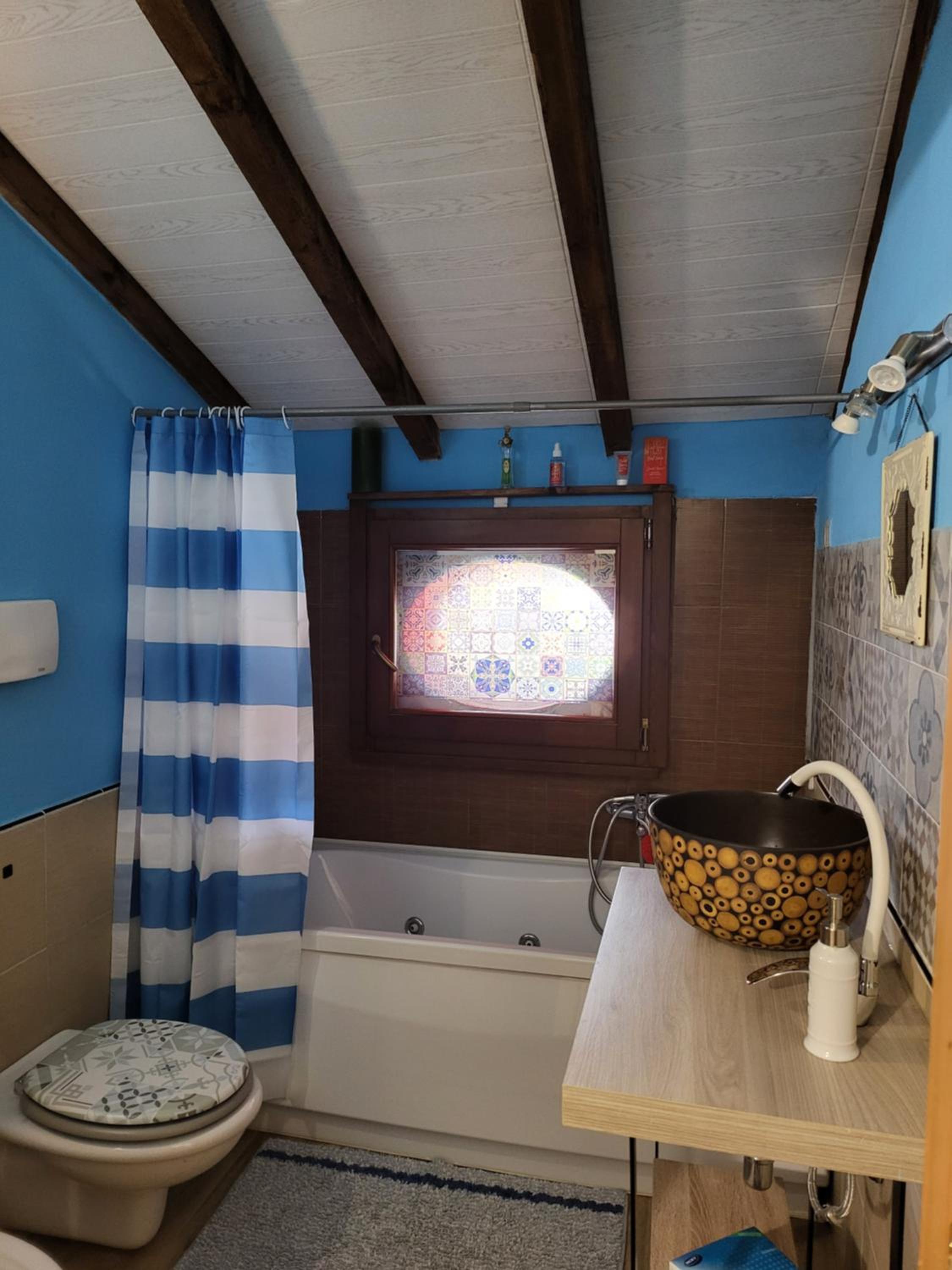 Family Room with Private Bathroom - Photo 13