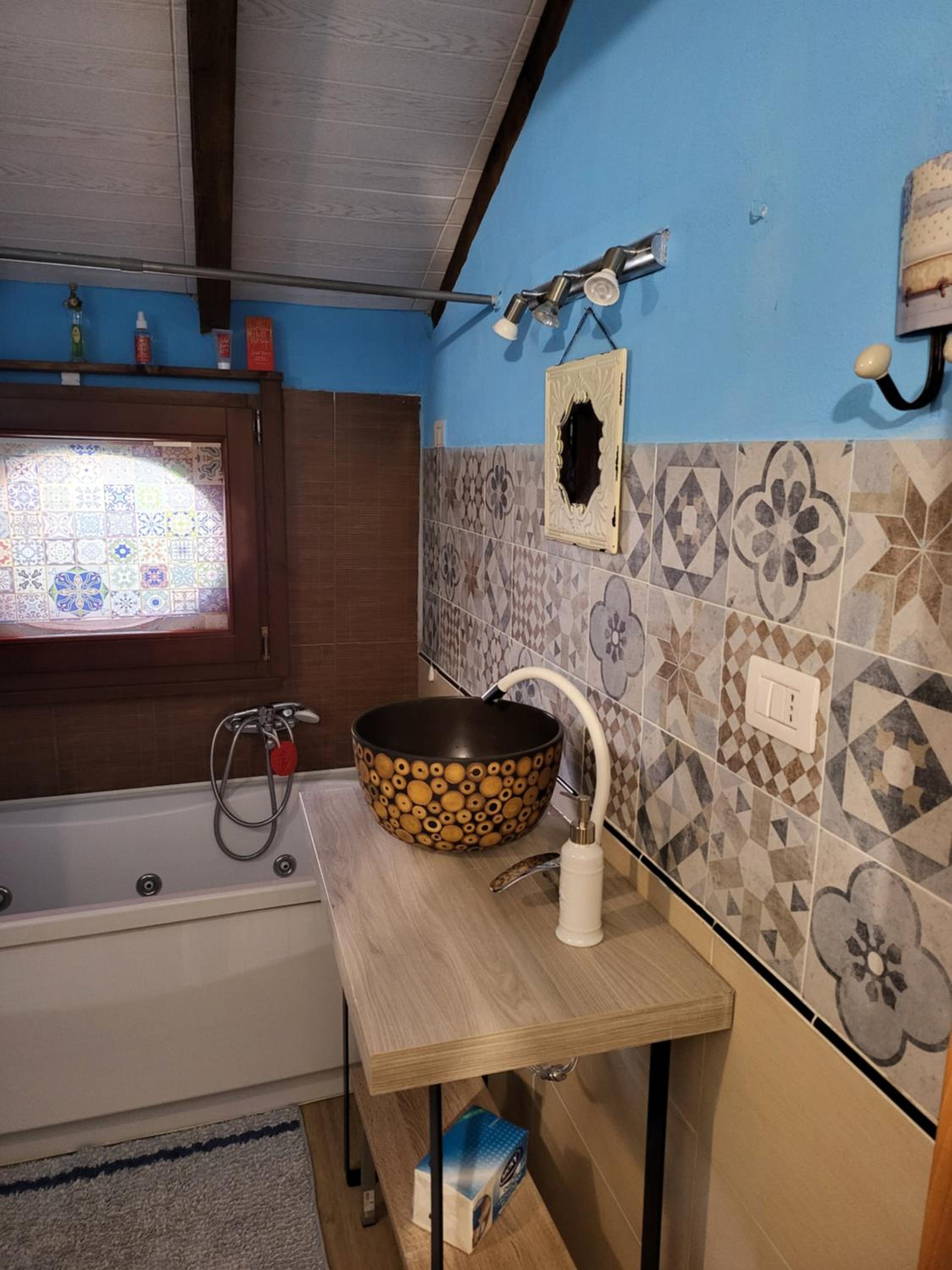 Family Room with Private Bathroom - Photo 12