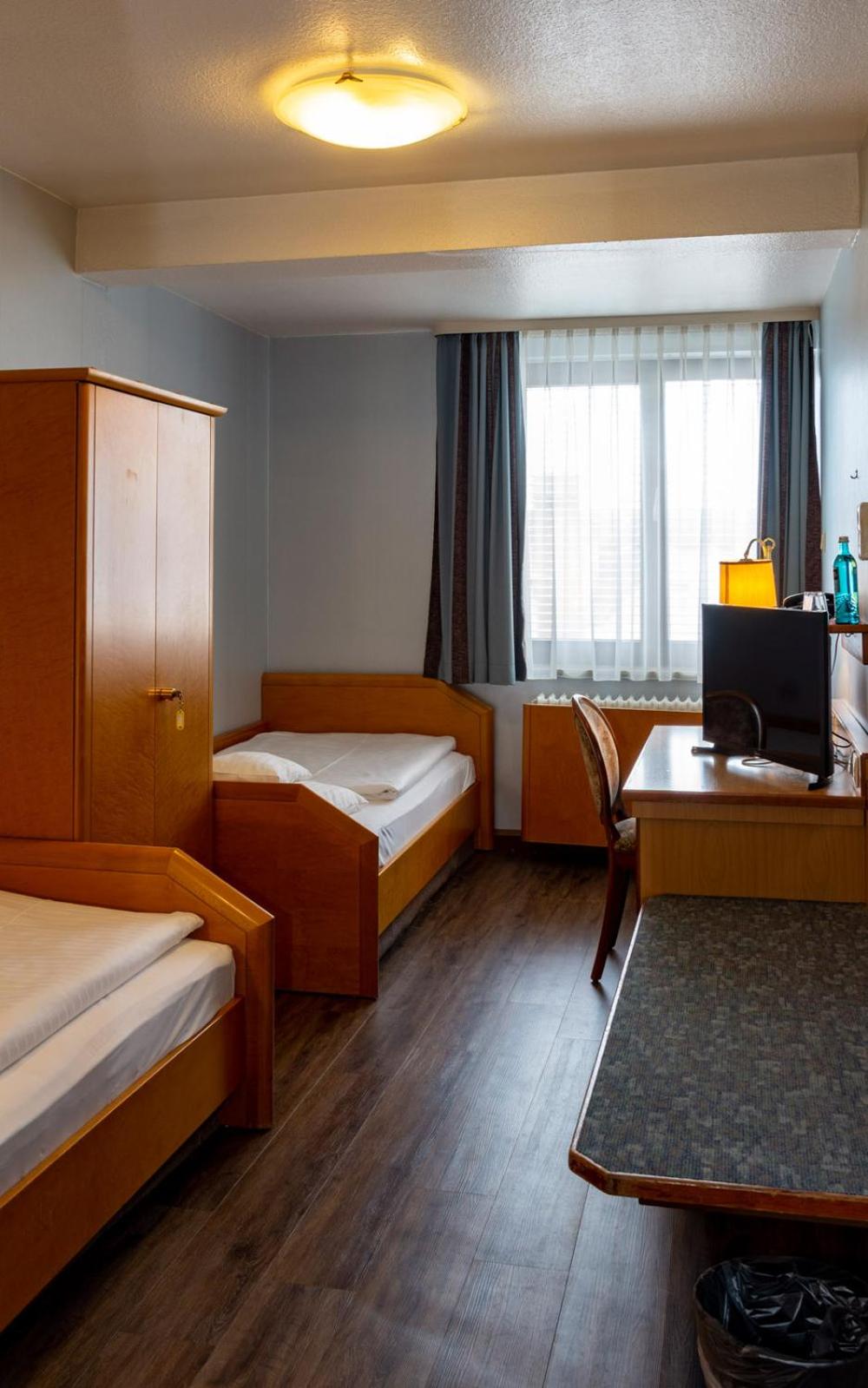 Twin Room - Photo 1