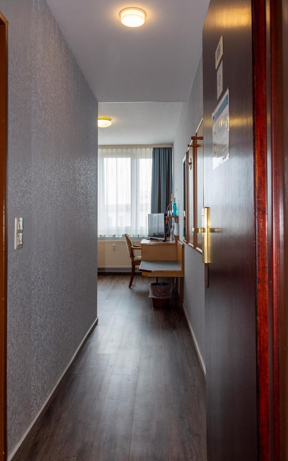 Standard Double Room - Photo 3