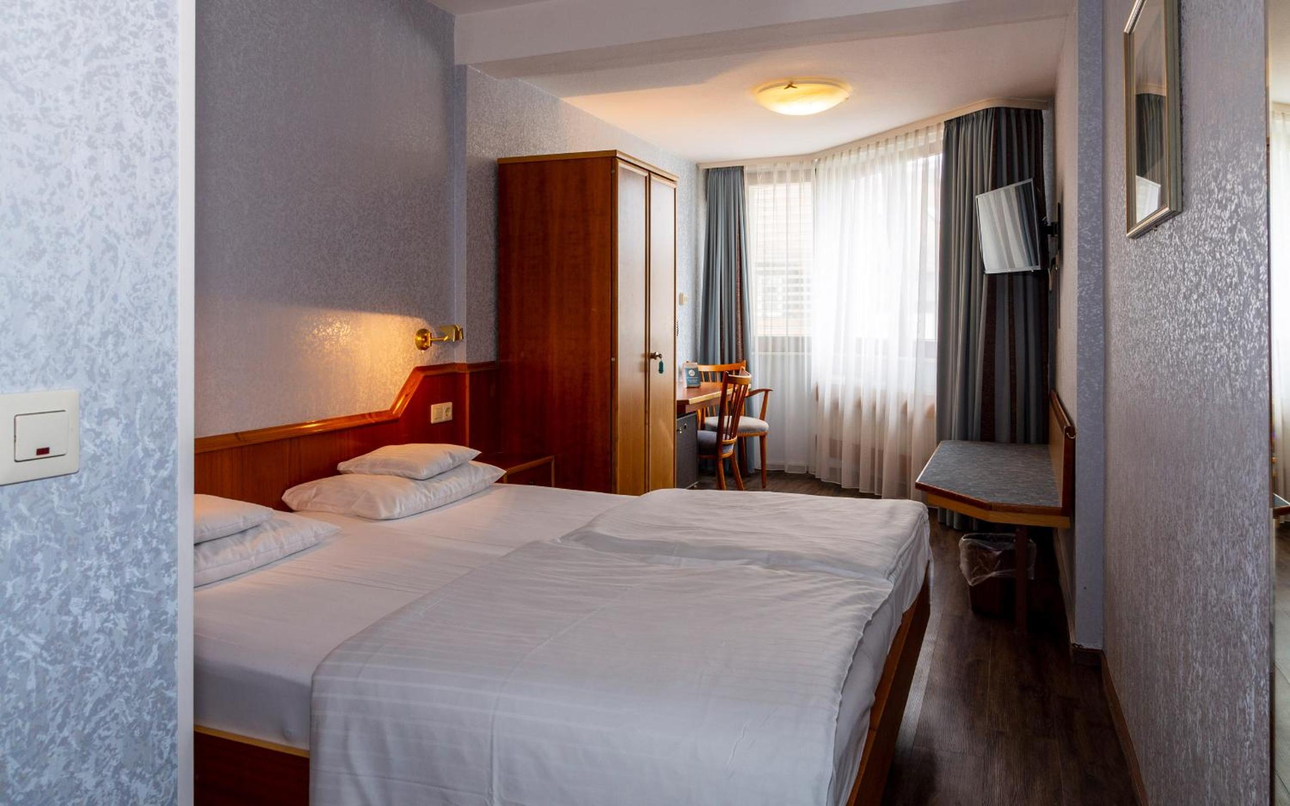 Standard Double Room - Photo 5