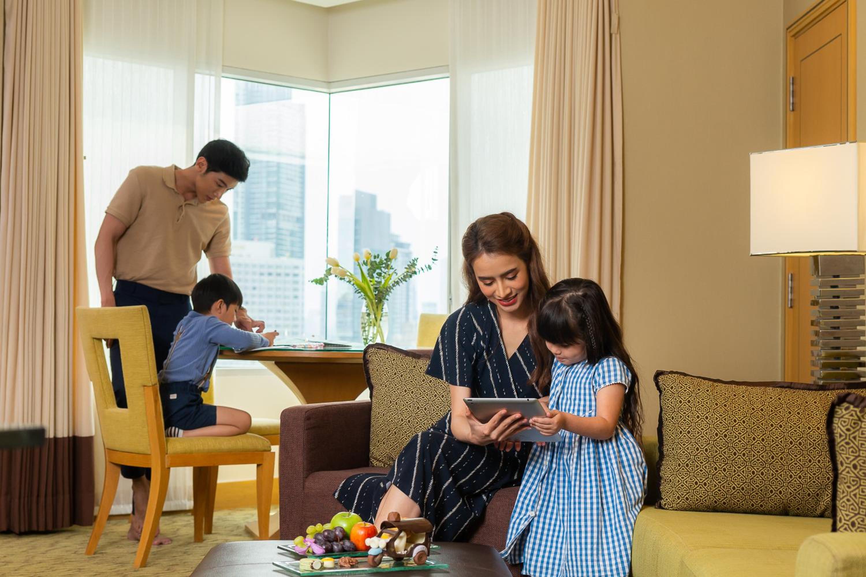 One-Bedroom Premium Suite with City View - Non-Smoking thumbnail 5