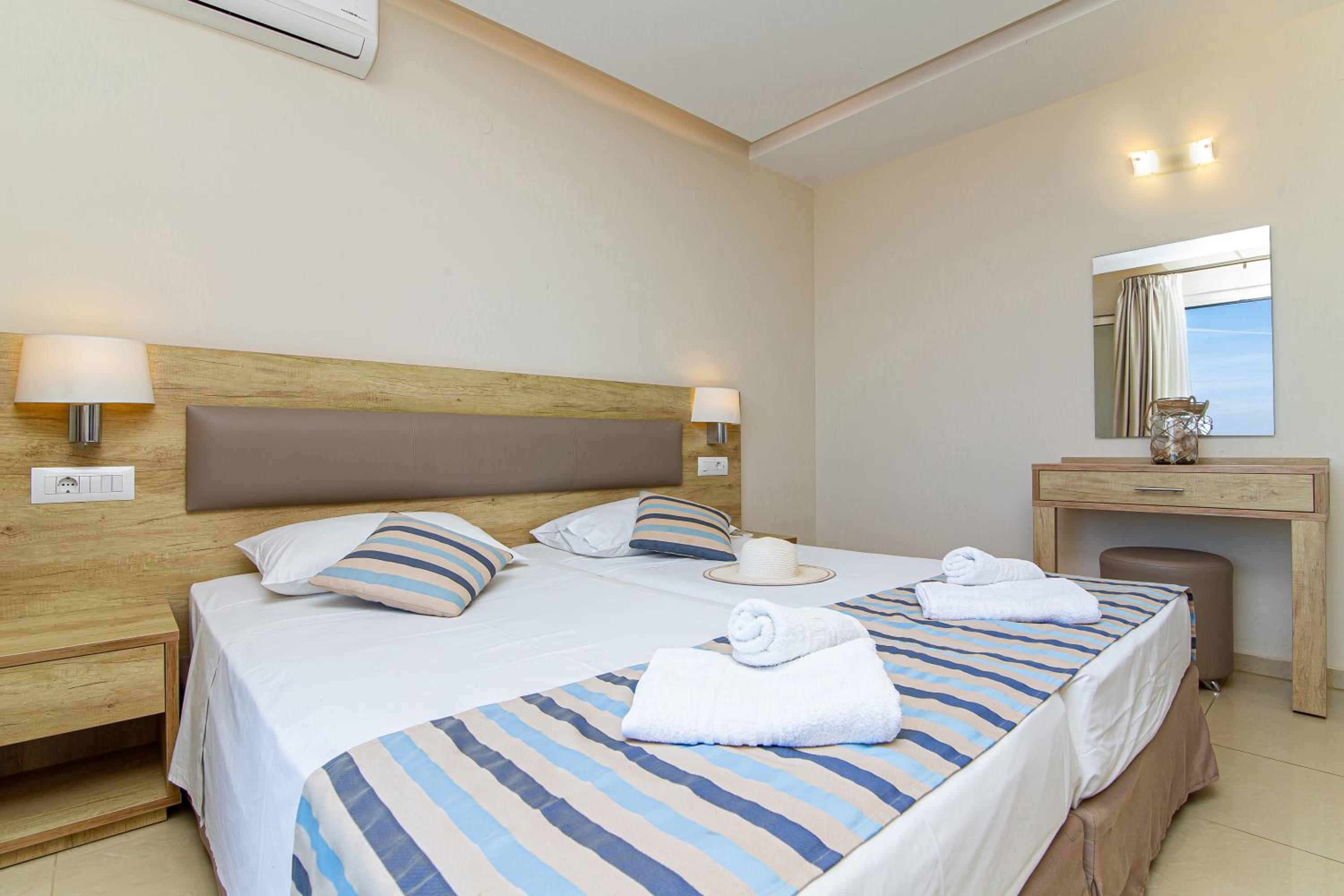Family Two-Bedroom Apartment with Sea View photo 3