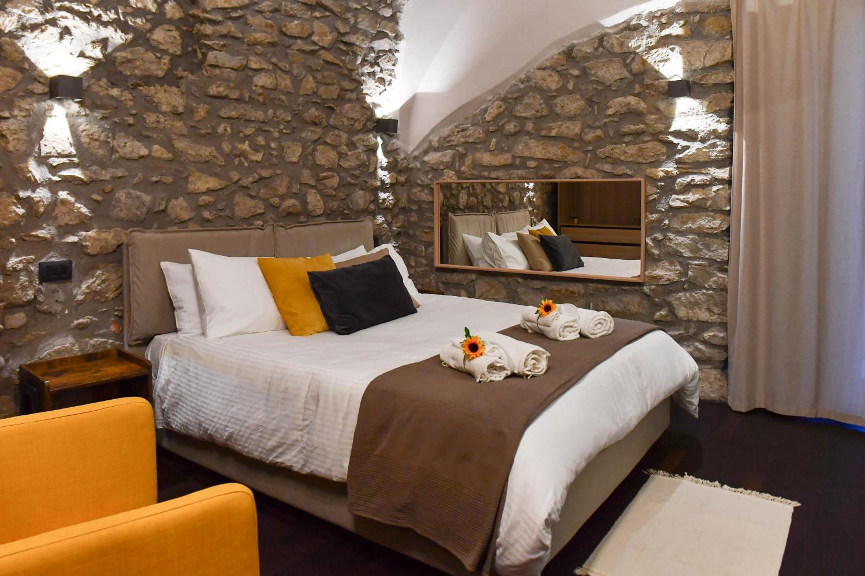 Suite with Hot Tub - Photo 14