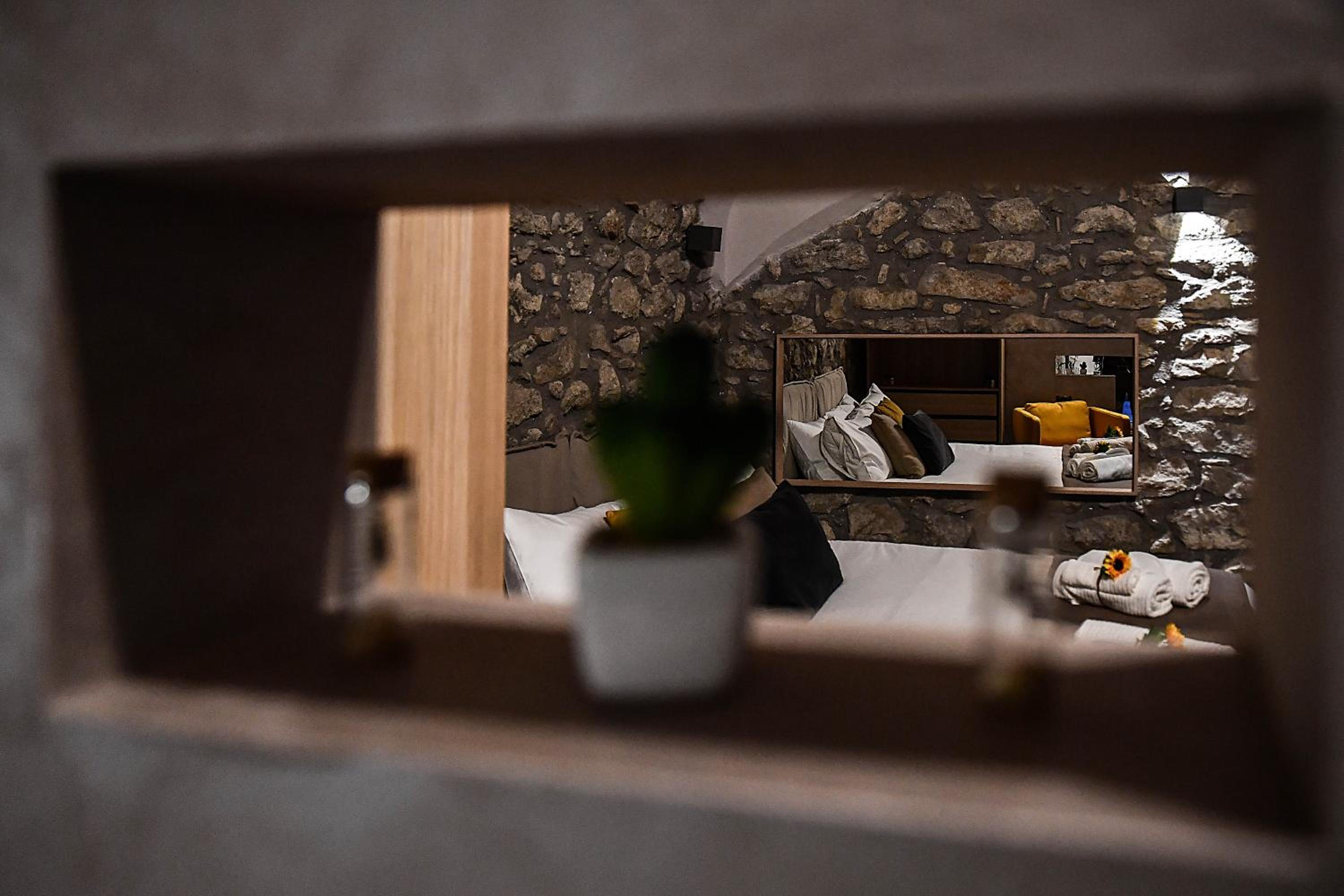 Suite with Hot Tub - Photo 13
