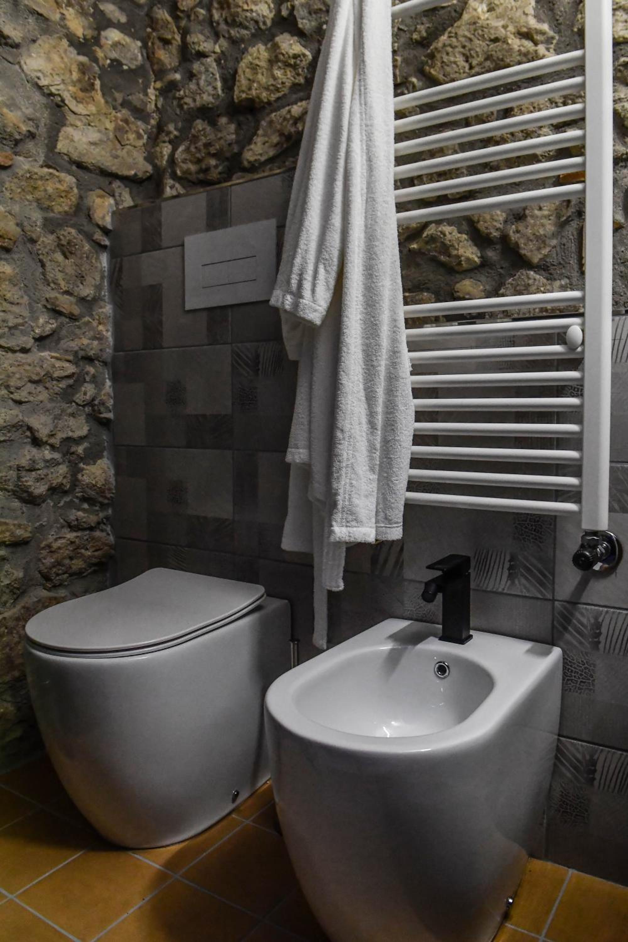 Superior King Suite - Photo 41