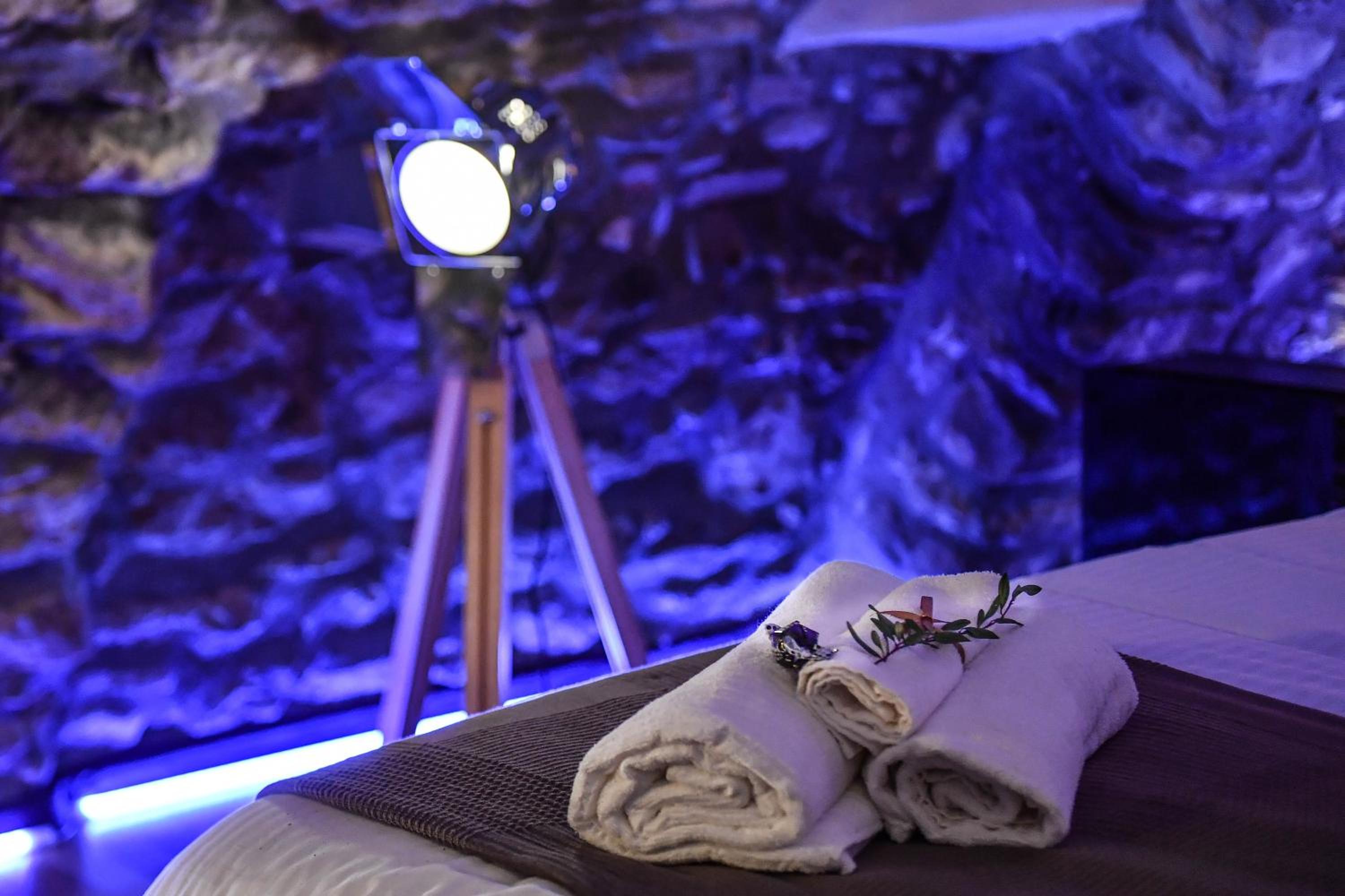 Superior King Suite - Photo 2
