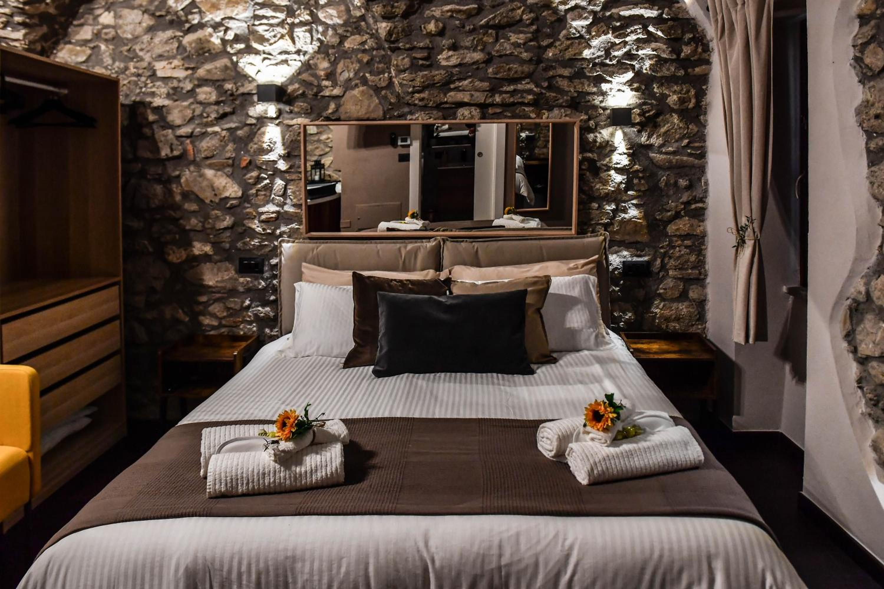 Superior King Suite - Photo 10