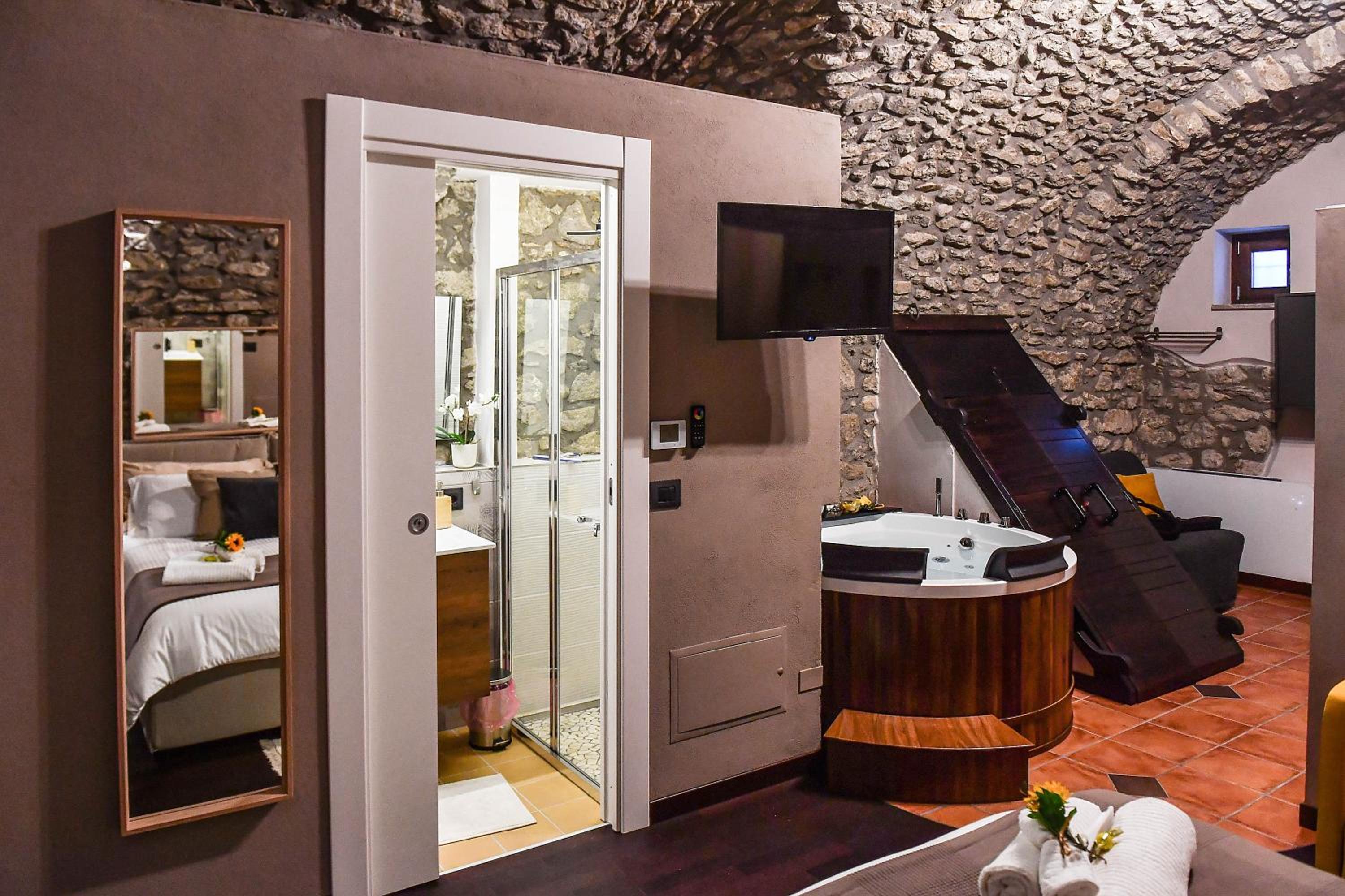 Superior King Suite - Photo 9