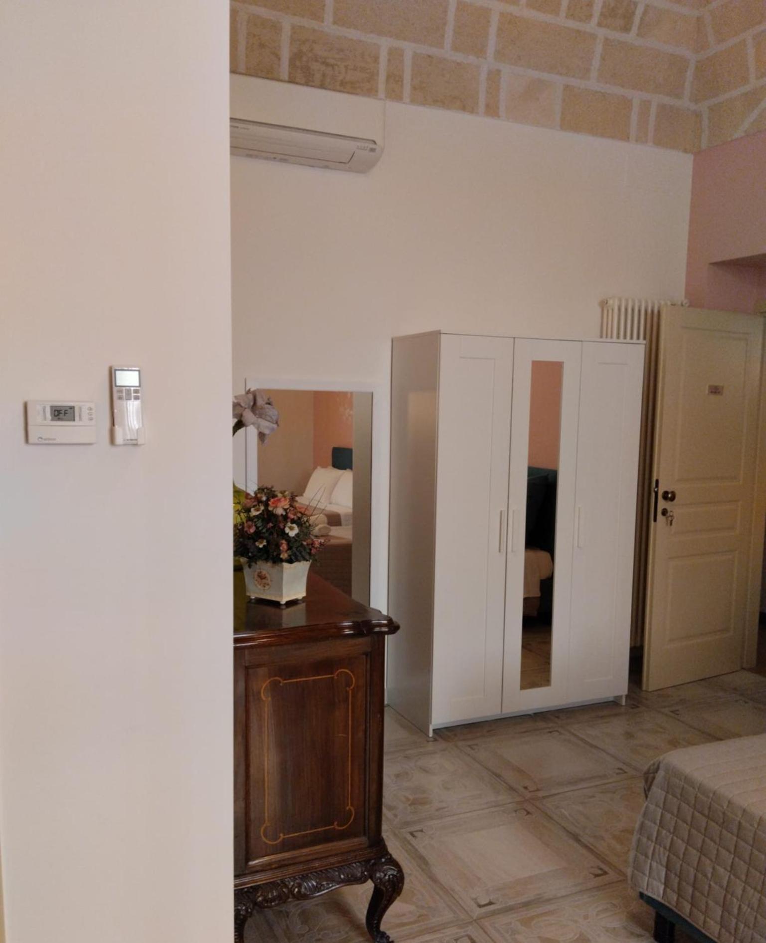 Quadruple Room with Private Bathroom - Photo 6