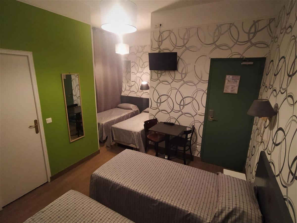 Quadruple Room with Private Bathroom photo 2