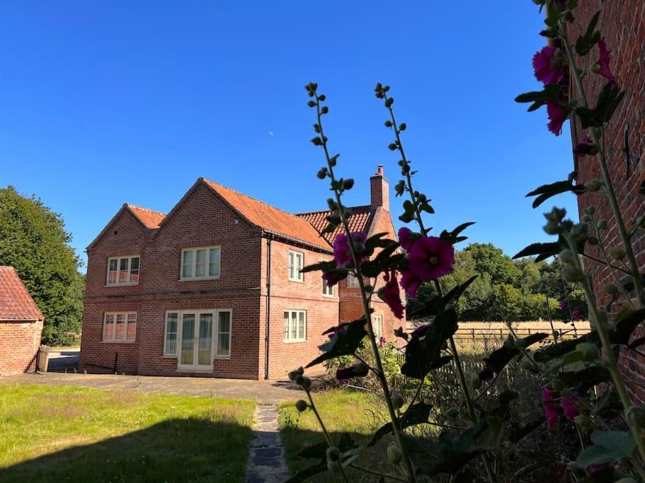 Four-Bedroom House photo 2