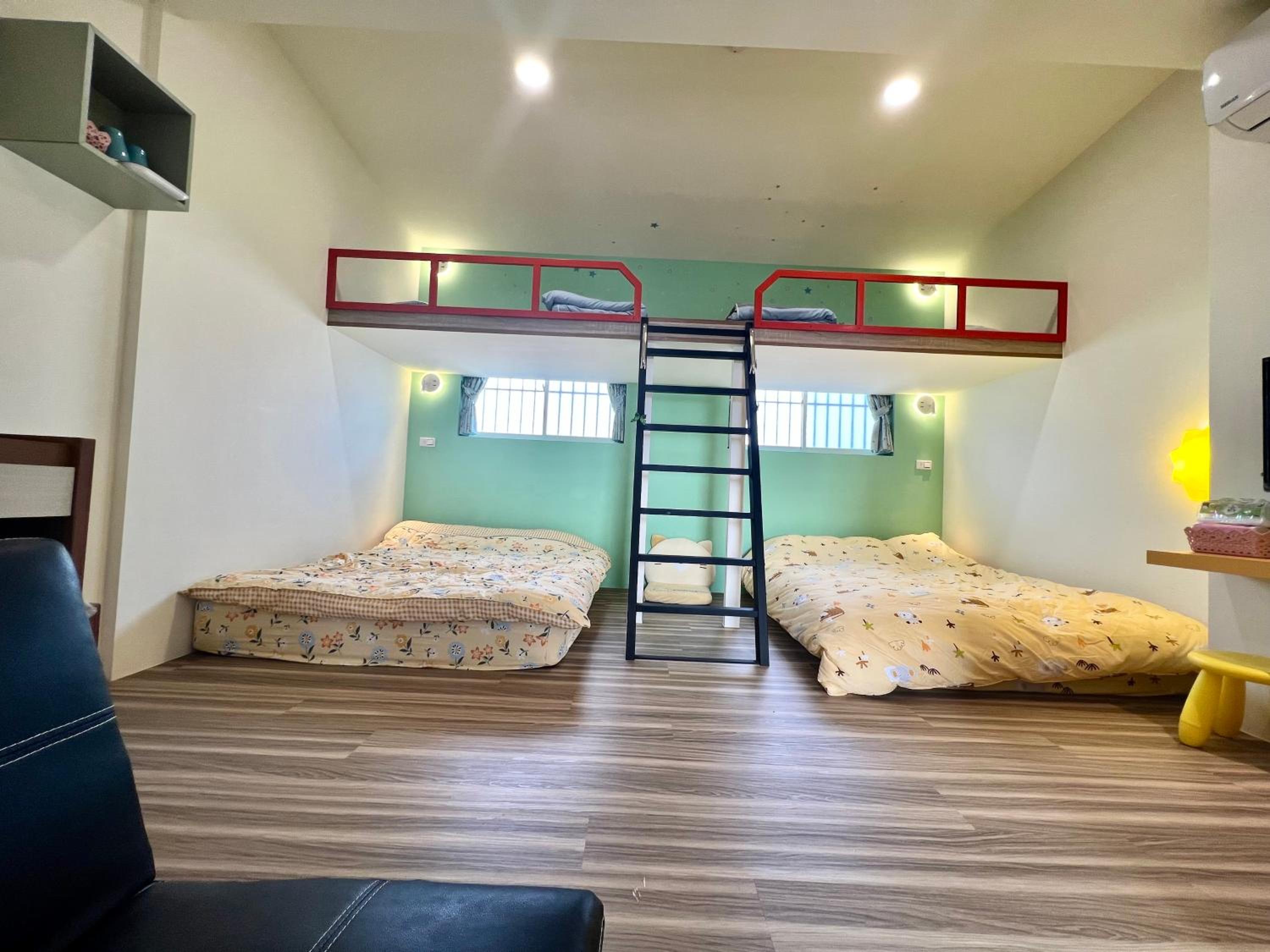 Family Room with Balcony photo 1